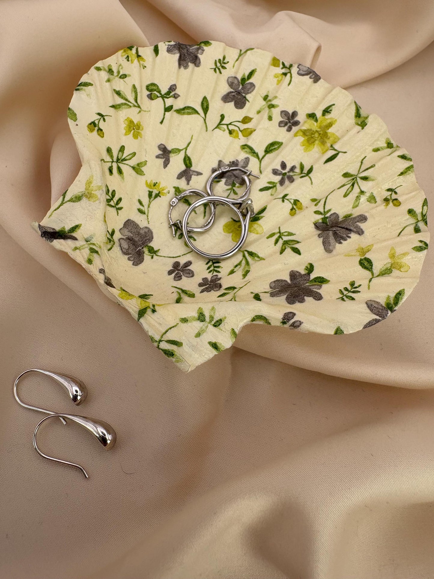 Floral Scallop Trinket Shell Ring Dish - Cream