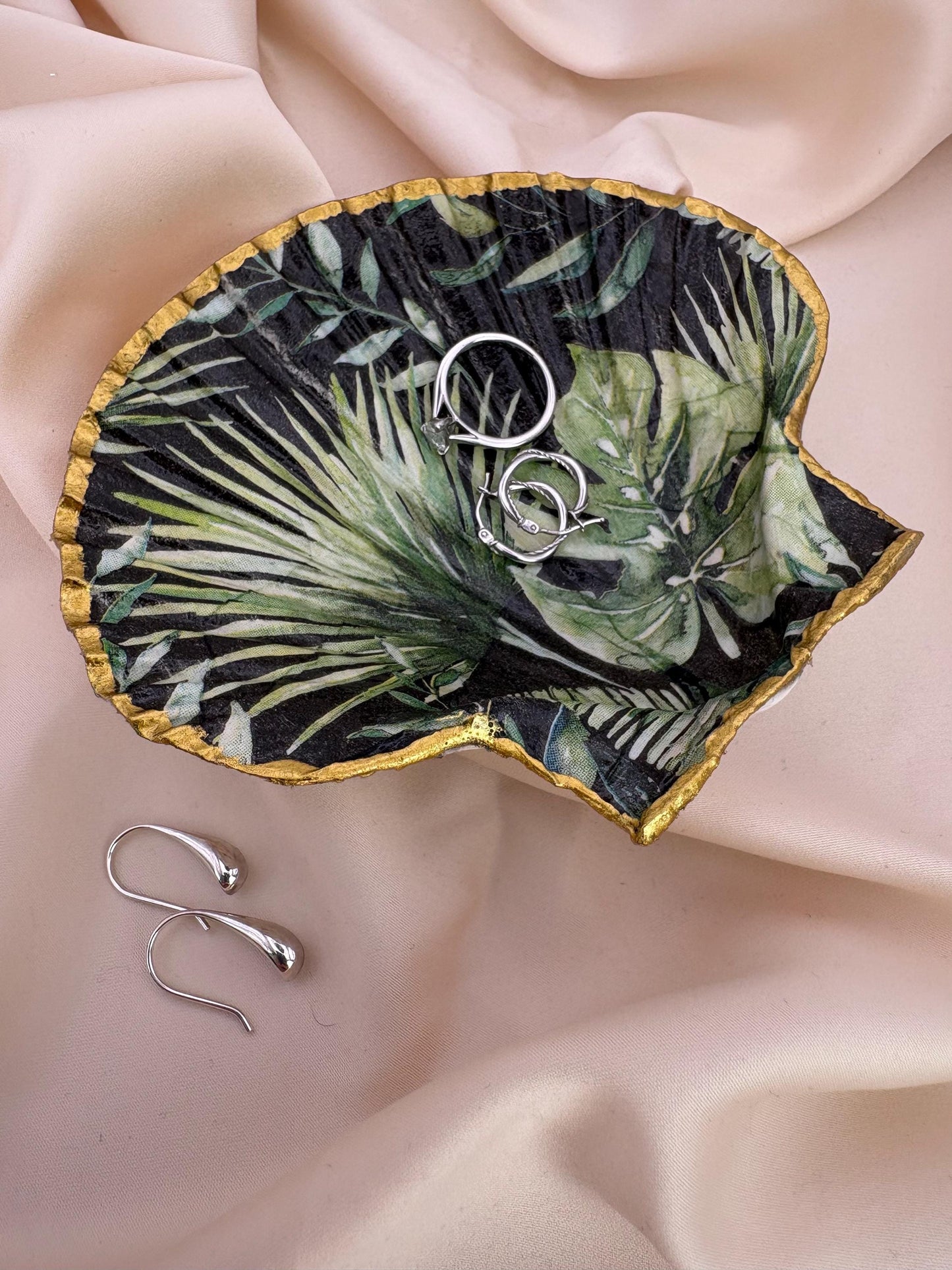 Decoupage Scallop Shell Trinket Dish – Jungle Palm Leaf, Gold Edging, Ring Holder
