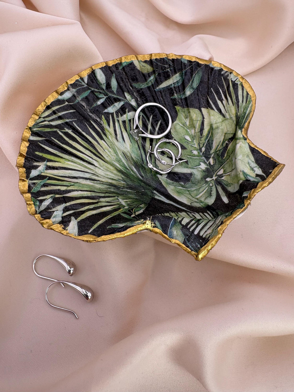 Decoupage Scallop Shell Trinket Dish – Jungle Palm Leaf, Gold Edging, Ring Holder