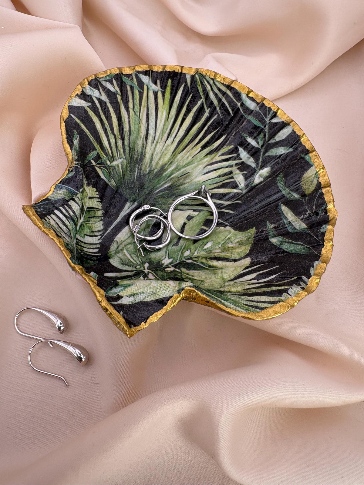 Decoupage Scallop Shell Trinket Dish – Jungle Palm Leaf, Gold Edging, Ring Holder