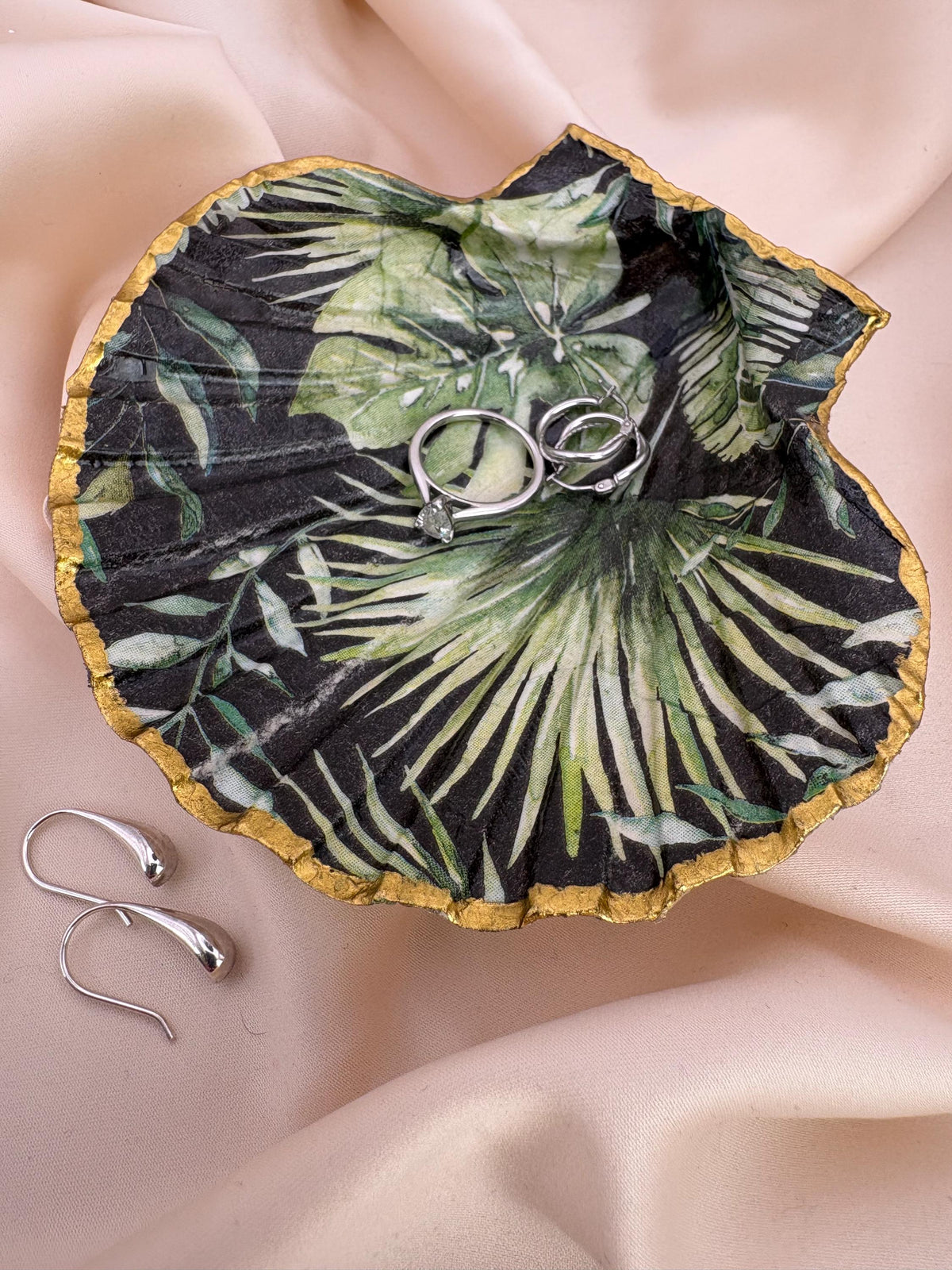 Decoupage Scallop Shell Trinket Dish – Jungle Palm Leaf, Gold Edging, Ring Holder