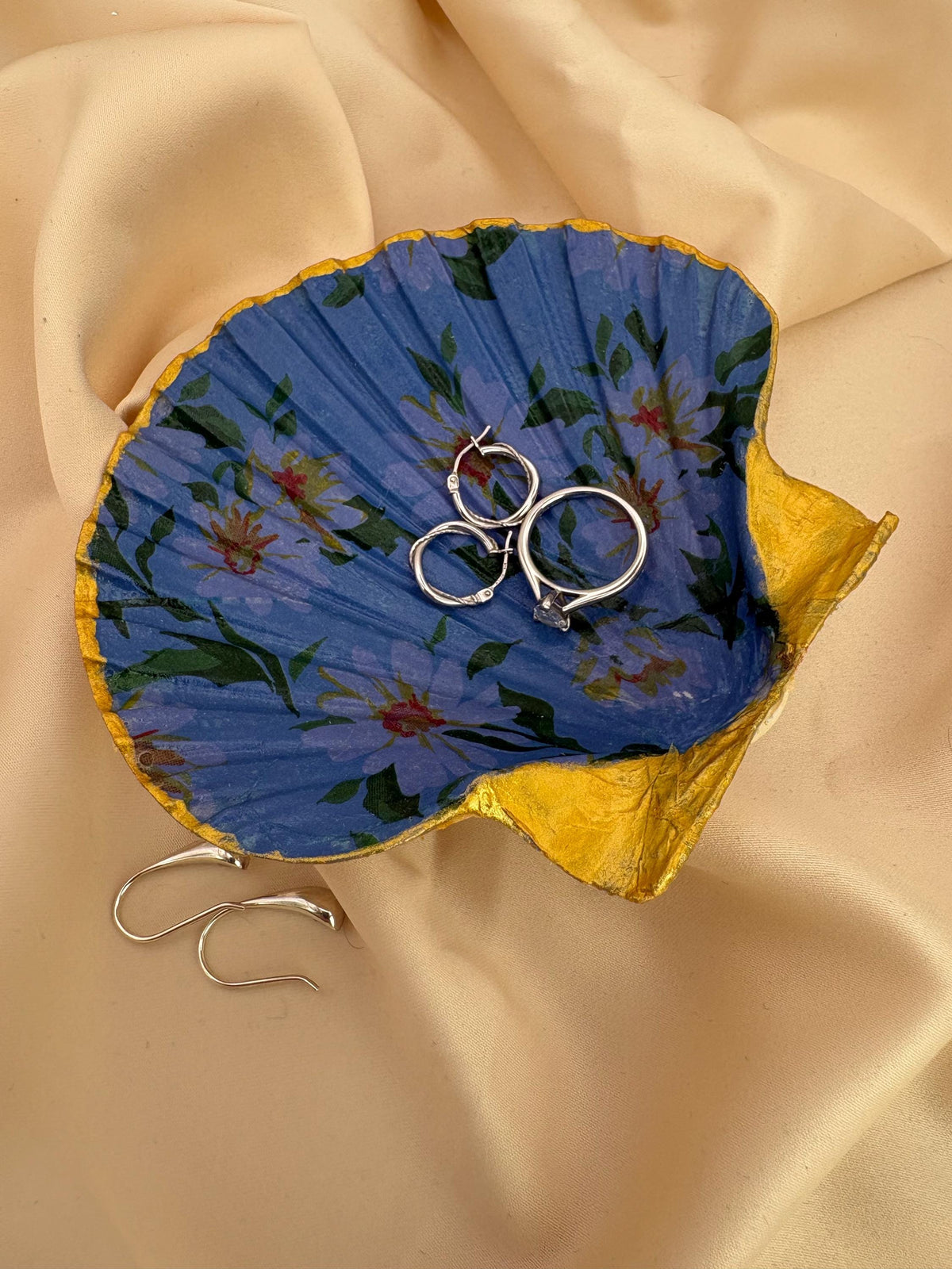 Daisy Scallop Trinket Shell - Blue - Trinket Dish - Ring Holder