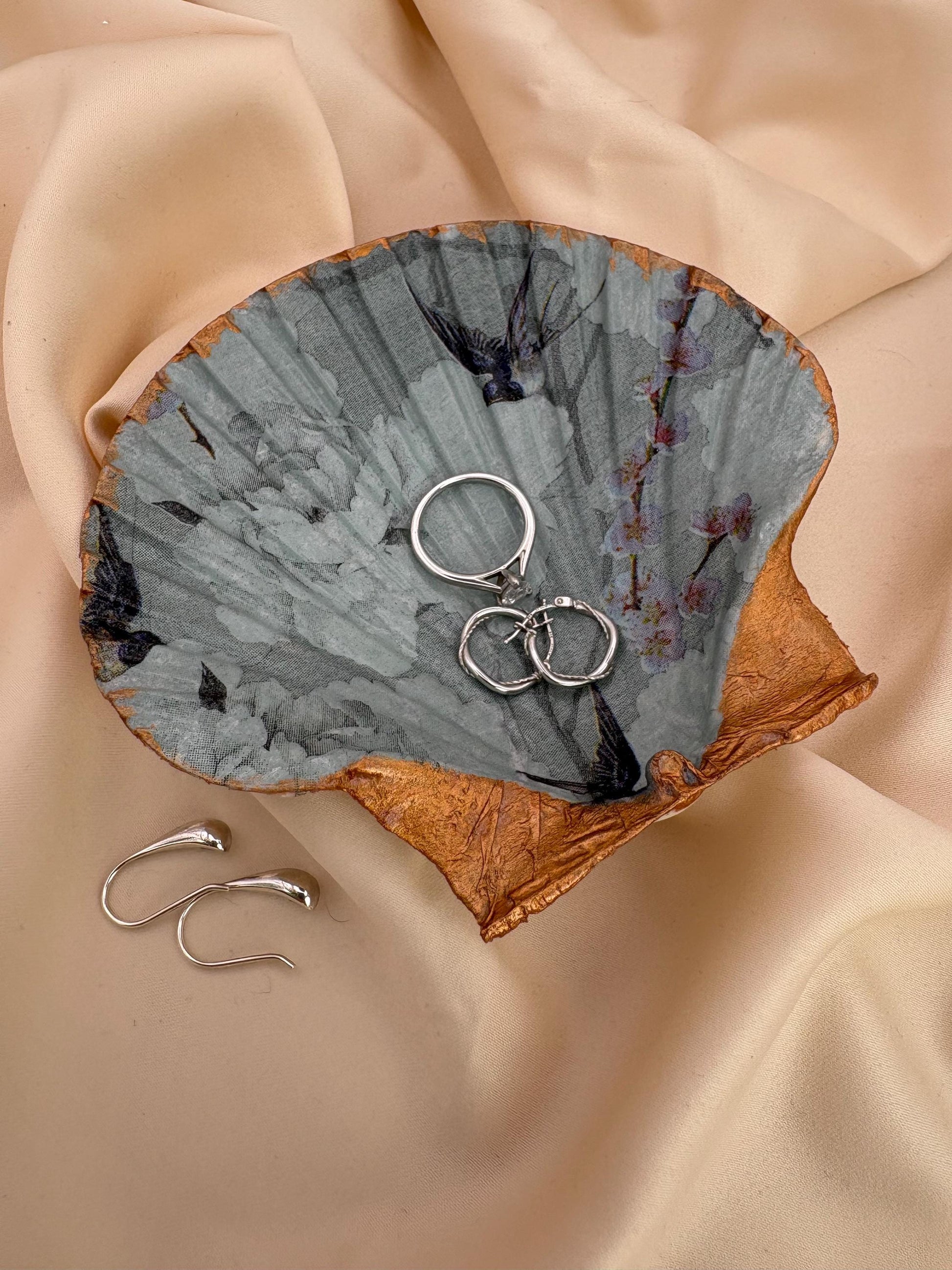 Swallow Scallop Trinket Shell - Blue