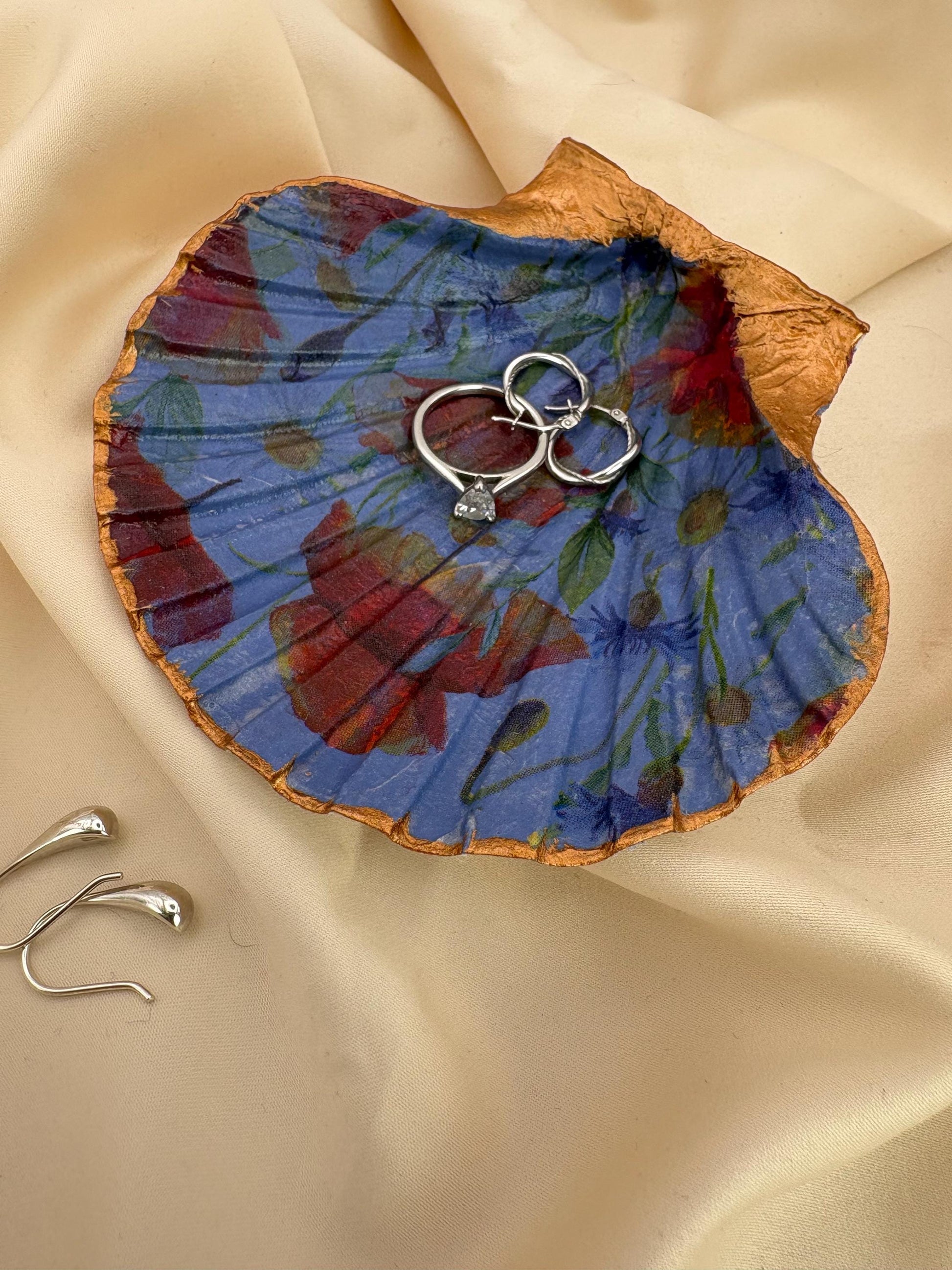 Floral Scallop Trinket Shell Ring Dish - Dark Blue and Gold