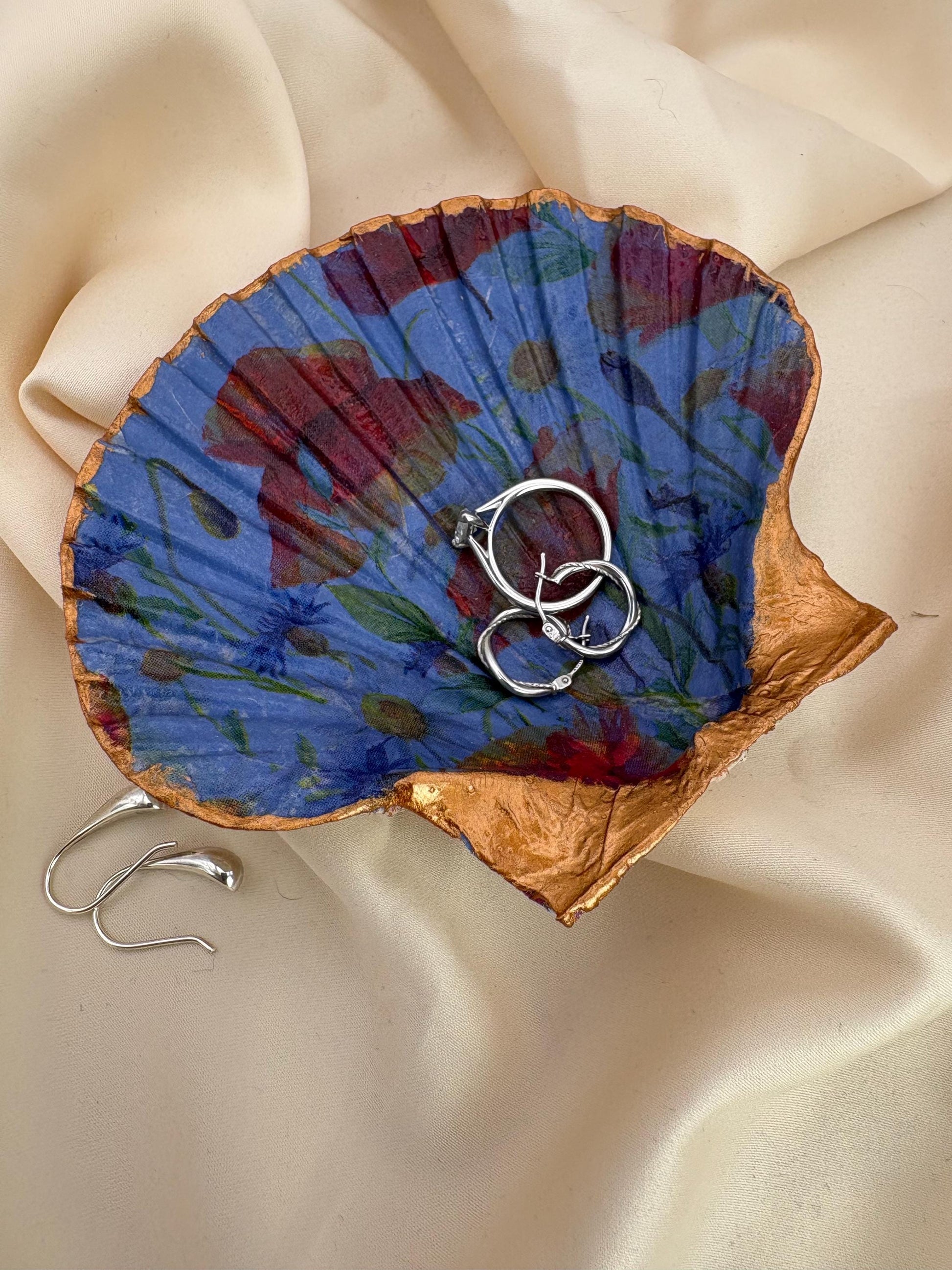 Floral Scallop Trinket Shell Ring Dish - Dark Blue and Gold