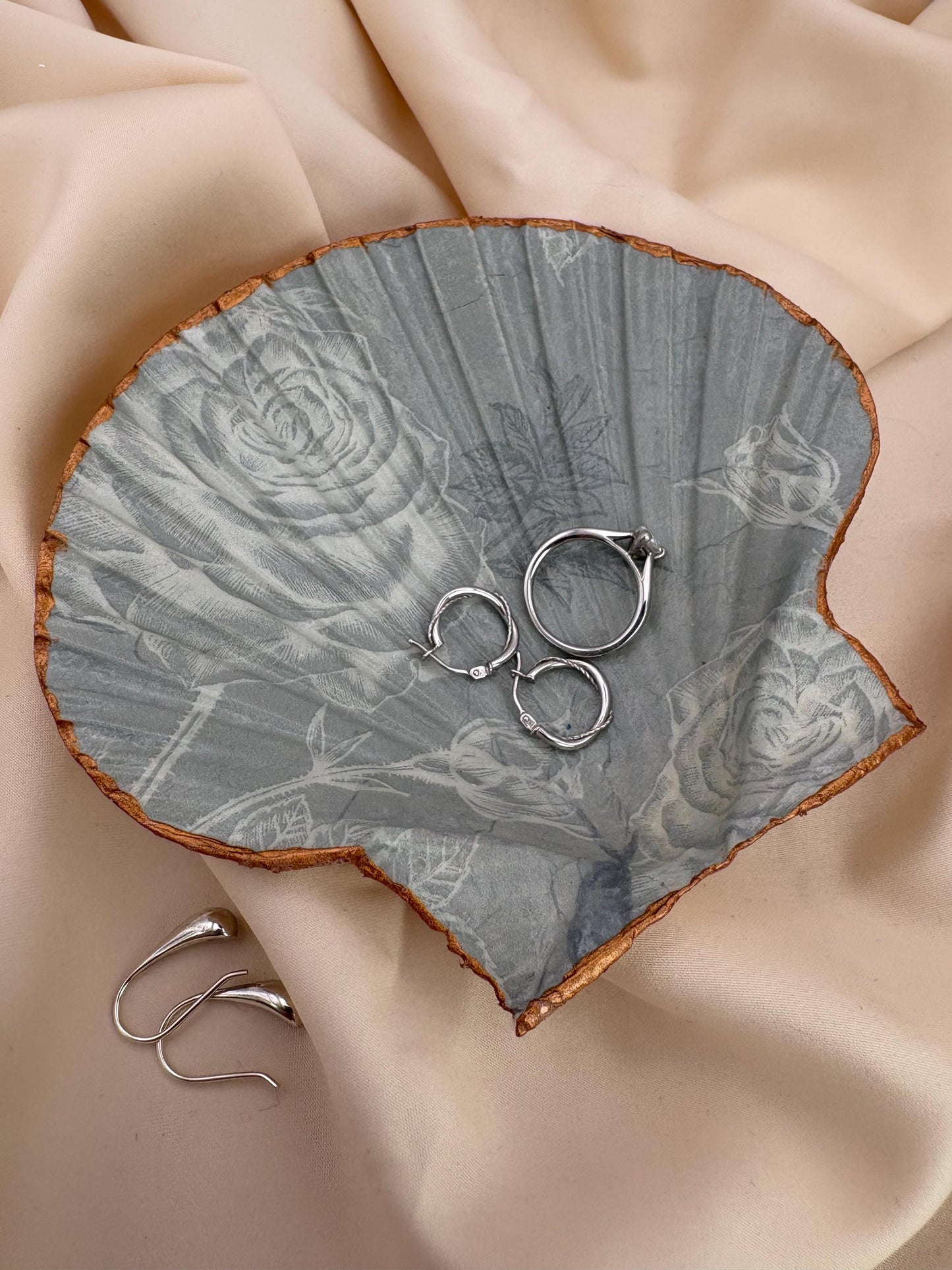 Floral Scallop Trinket Shell Ring Dish - Pale Blue