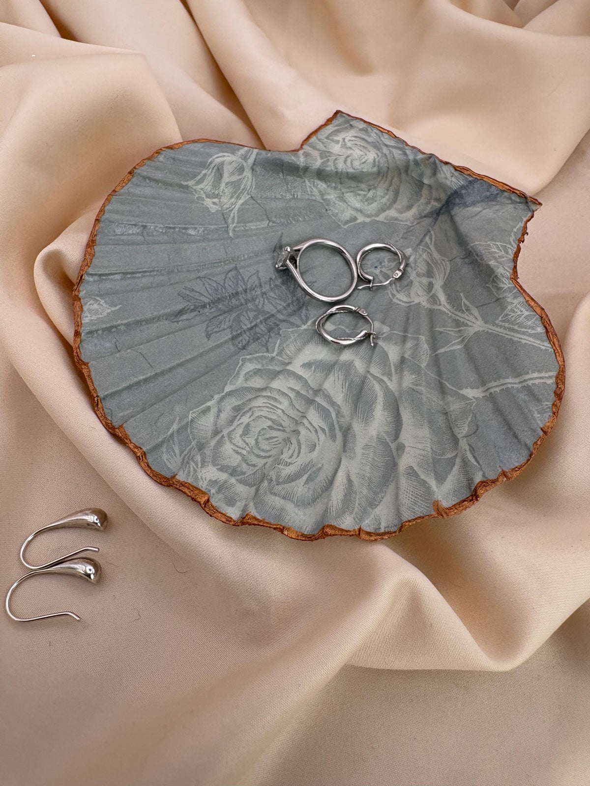 Floral Scallop Trinket Shell Ring Dish - Pale Blue