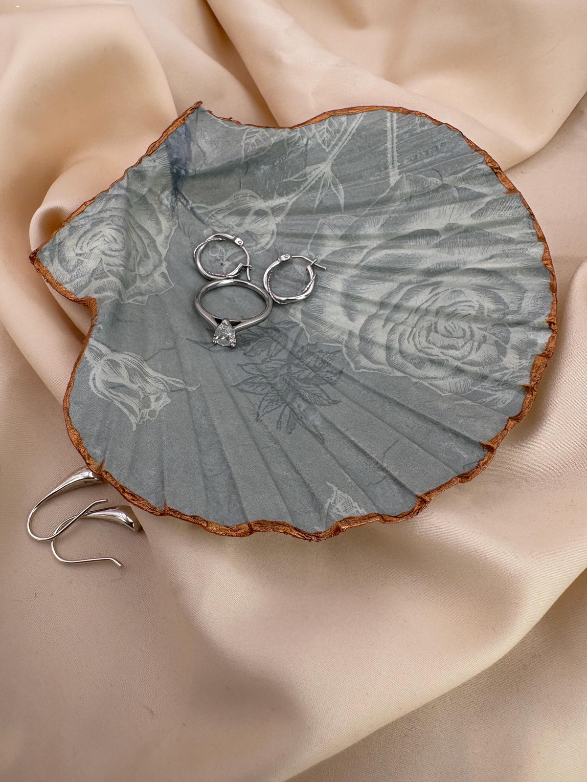 Floral Scallop Trinket Shell Ring Dish - Pale Blue
