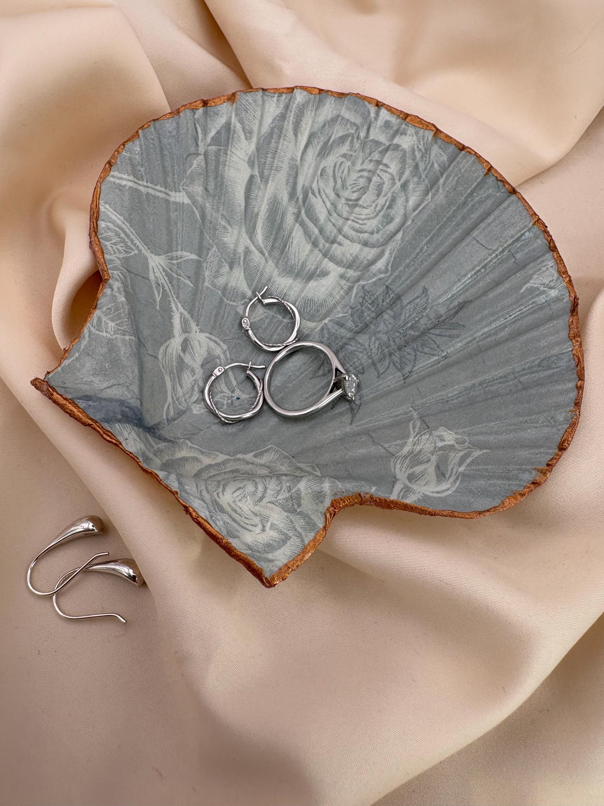 Floral Scallop Trinket Shell Ring Dish - Pale Blue
