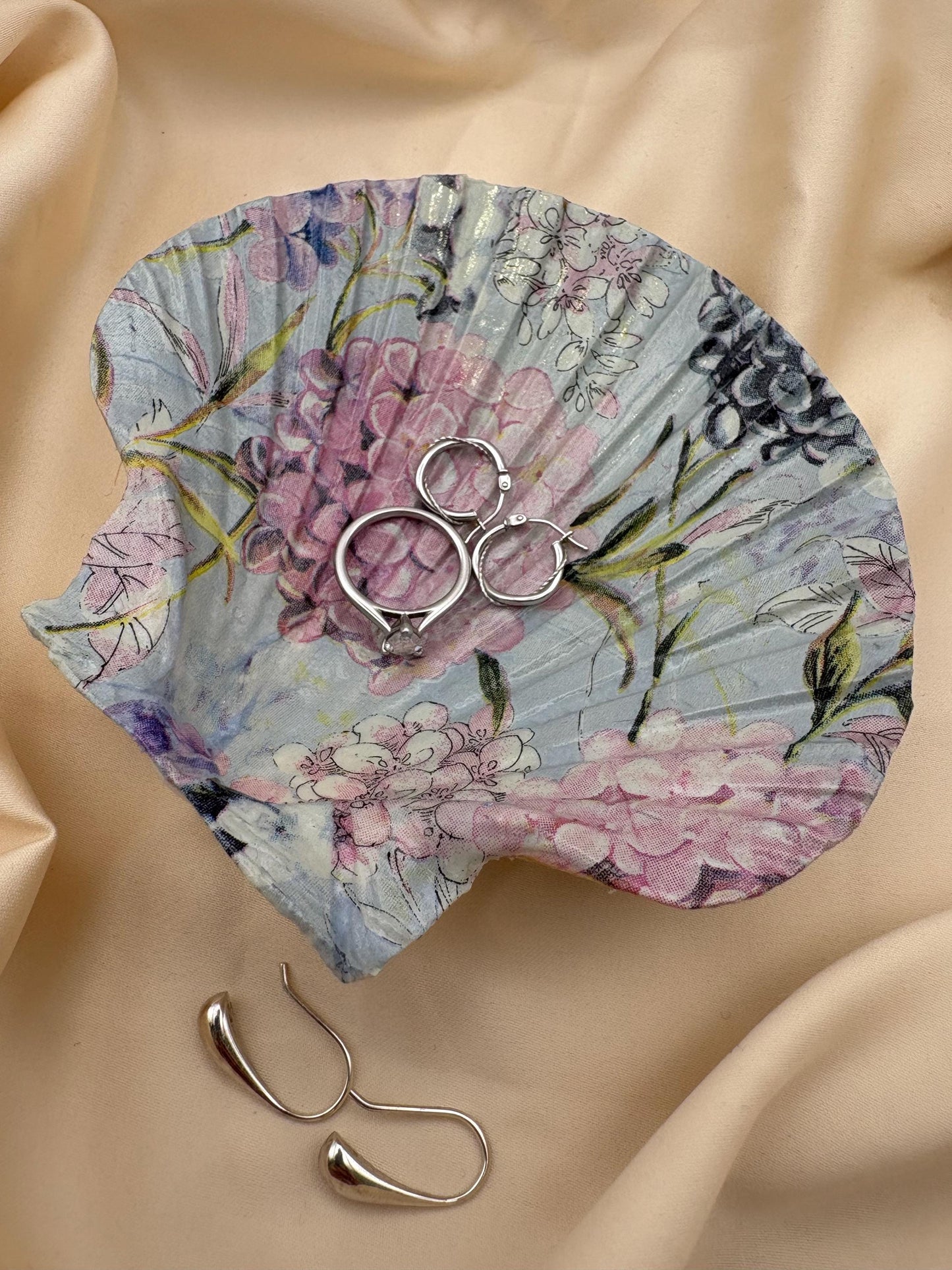 Floral Scallop Trinket Shell Ring Dish - Blue and Pink