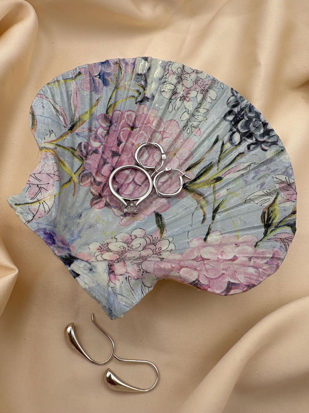 Floral Scallop Trinket Shell Ring Dish - Blue and Pink