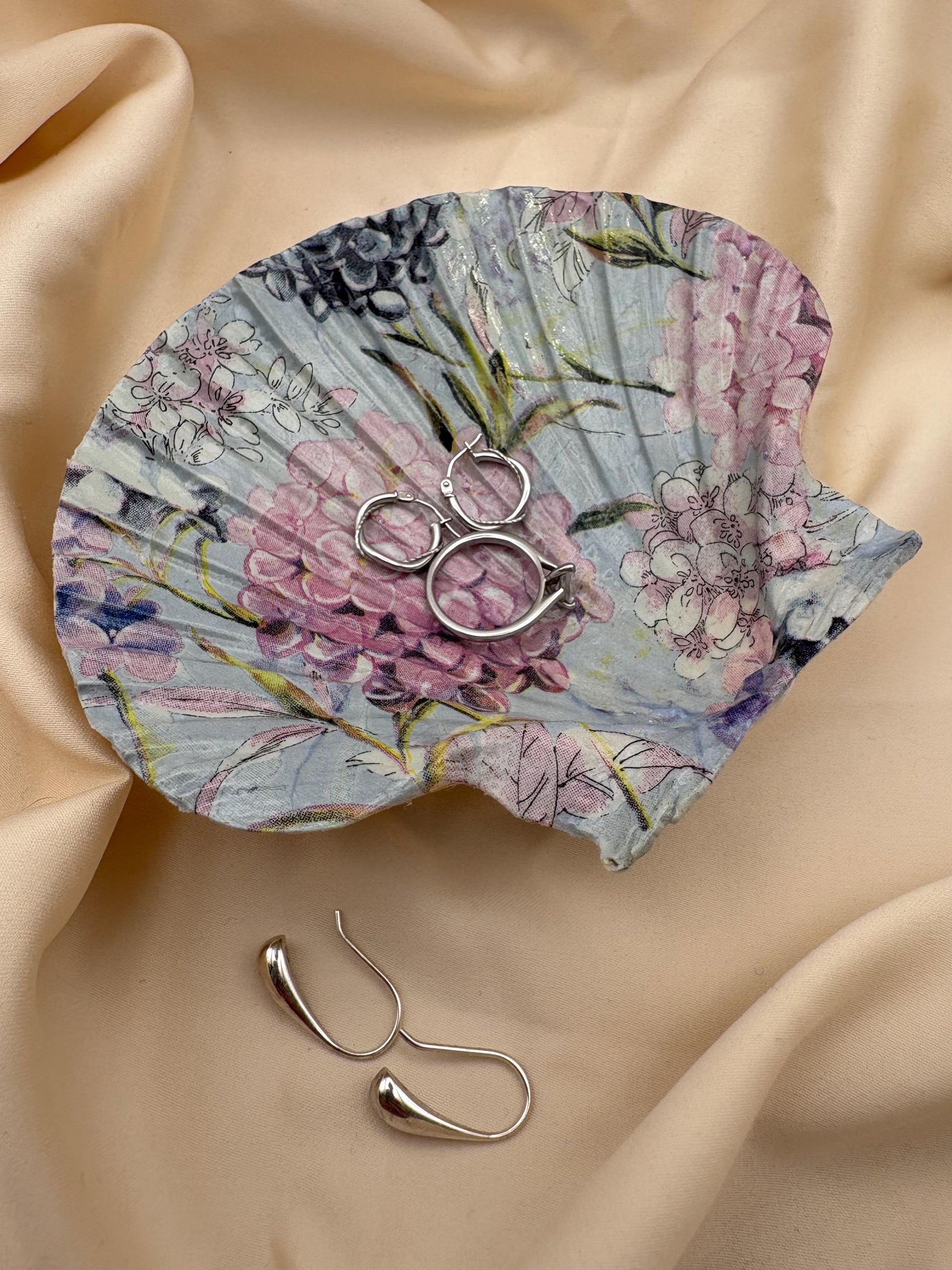 Floral Scallop Trinket Shell Ring Dish - Blue and Pink