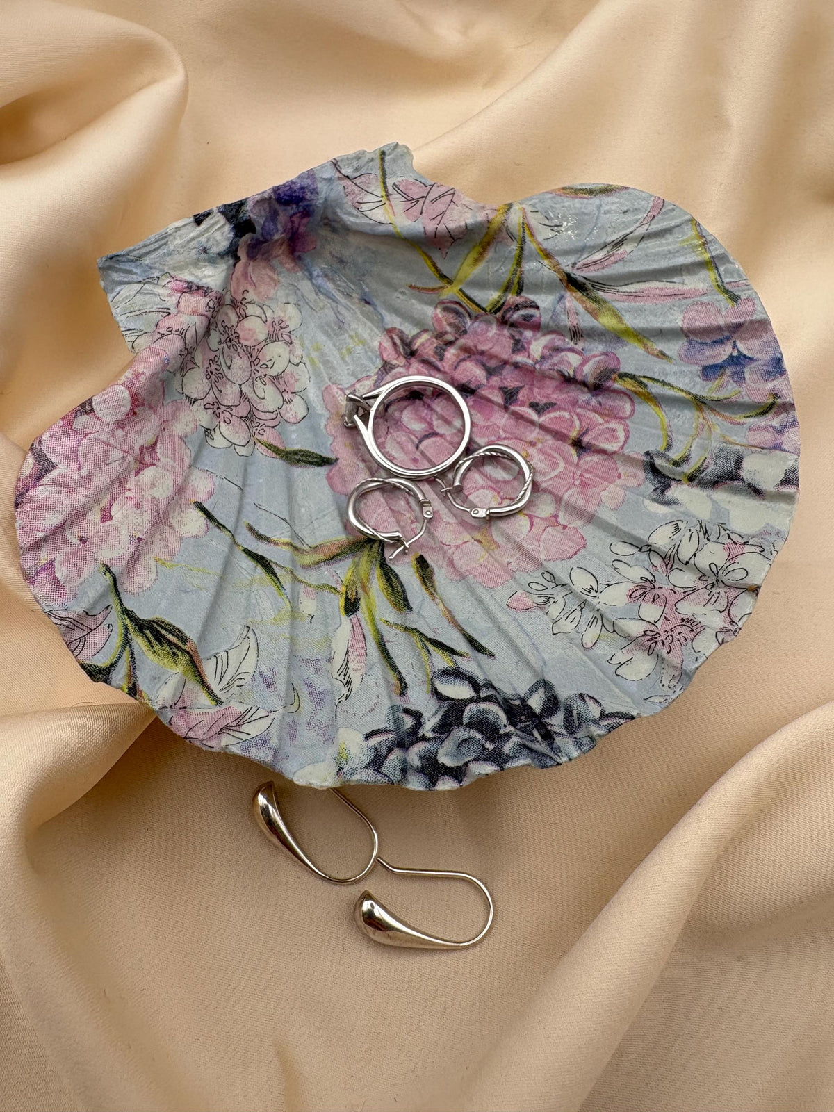 Floral Scallop Trinket Shell Ring Dish - Blue and Pink
