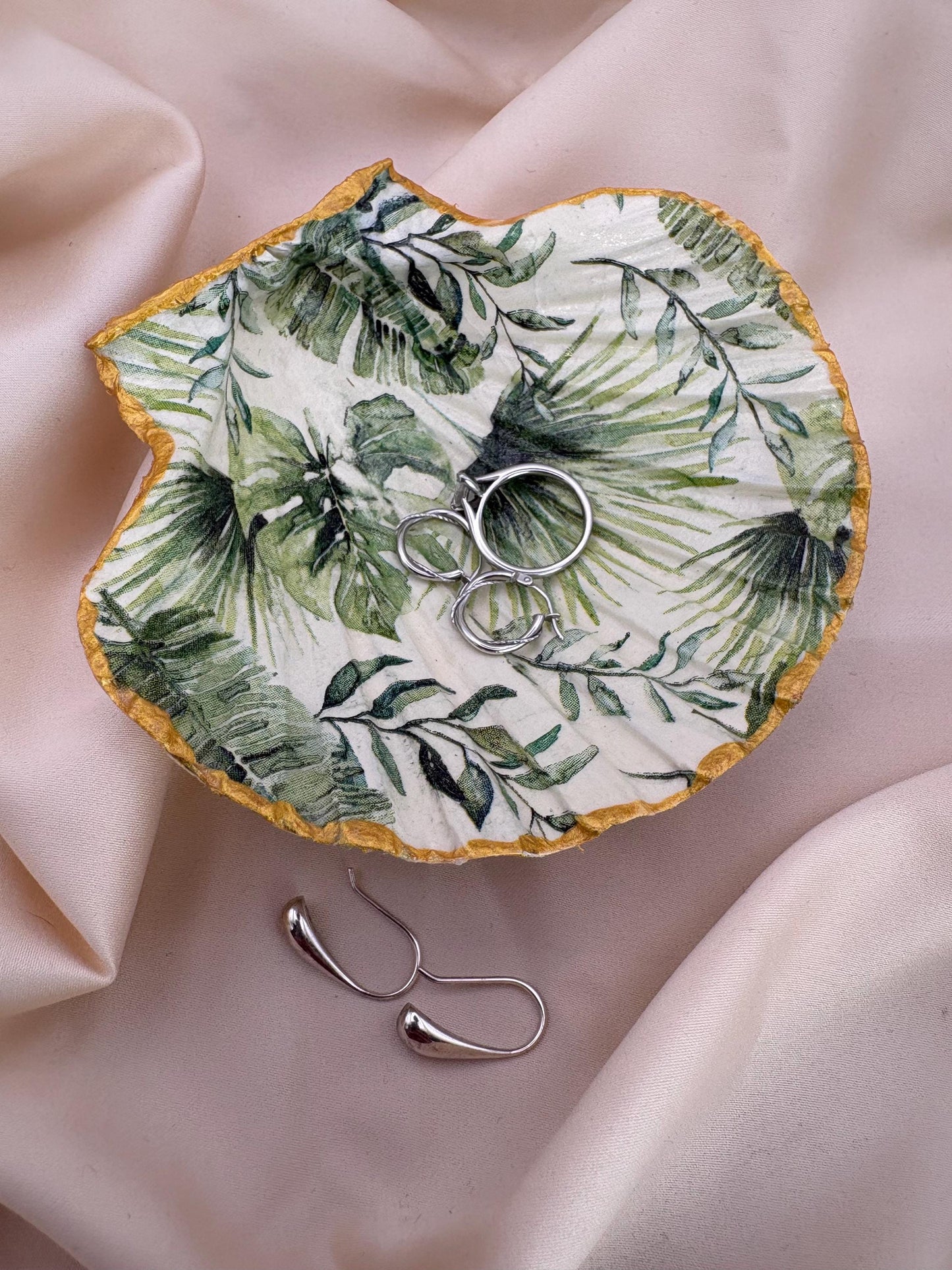 Leaf Scallop Trinket Shell Ring Dish - Green and Cream