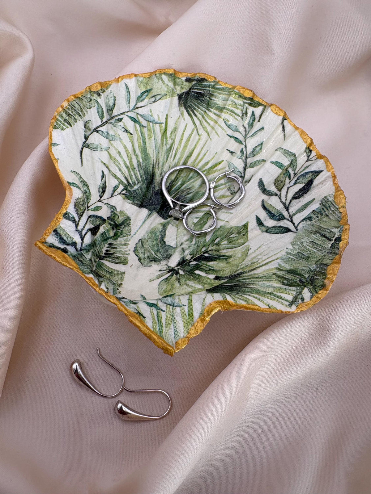 Leaf Scallop Trinket Shell Ring Dish - Green and Cream