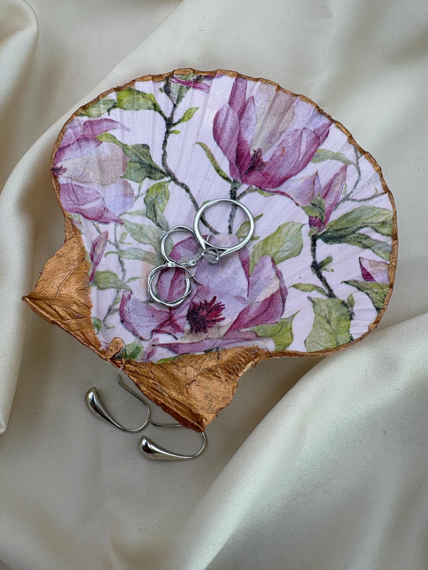 Floral Scallop Trinket Shell Ring Dish - Pink and Gold