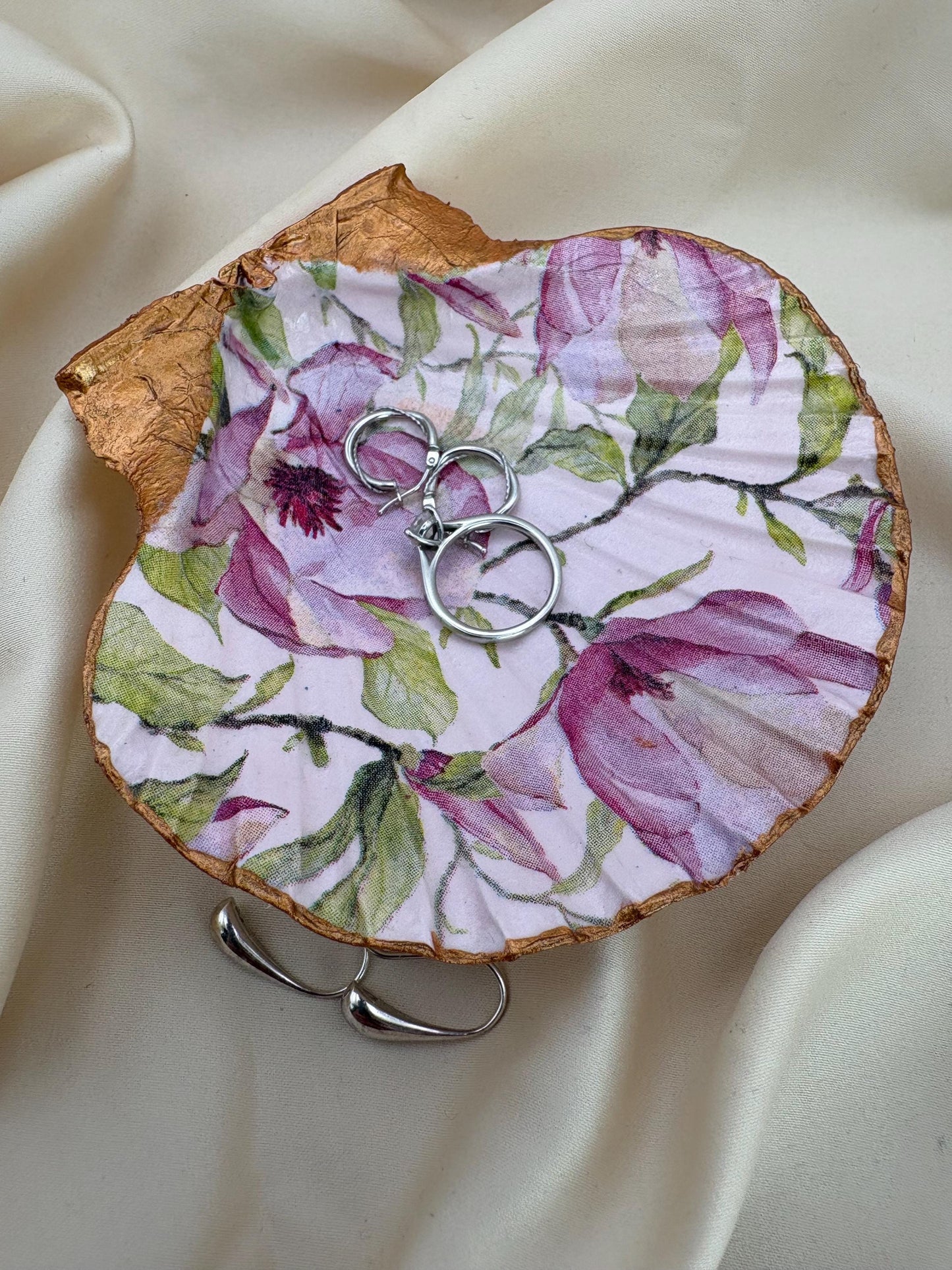 Floral Scallop Trinket Shell Ring Dish - Pink and Gold
