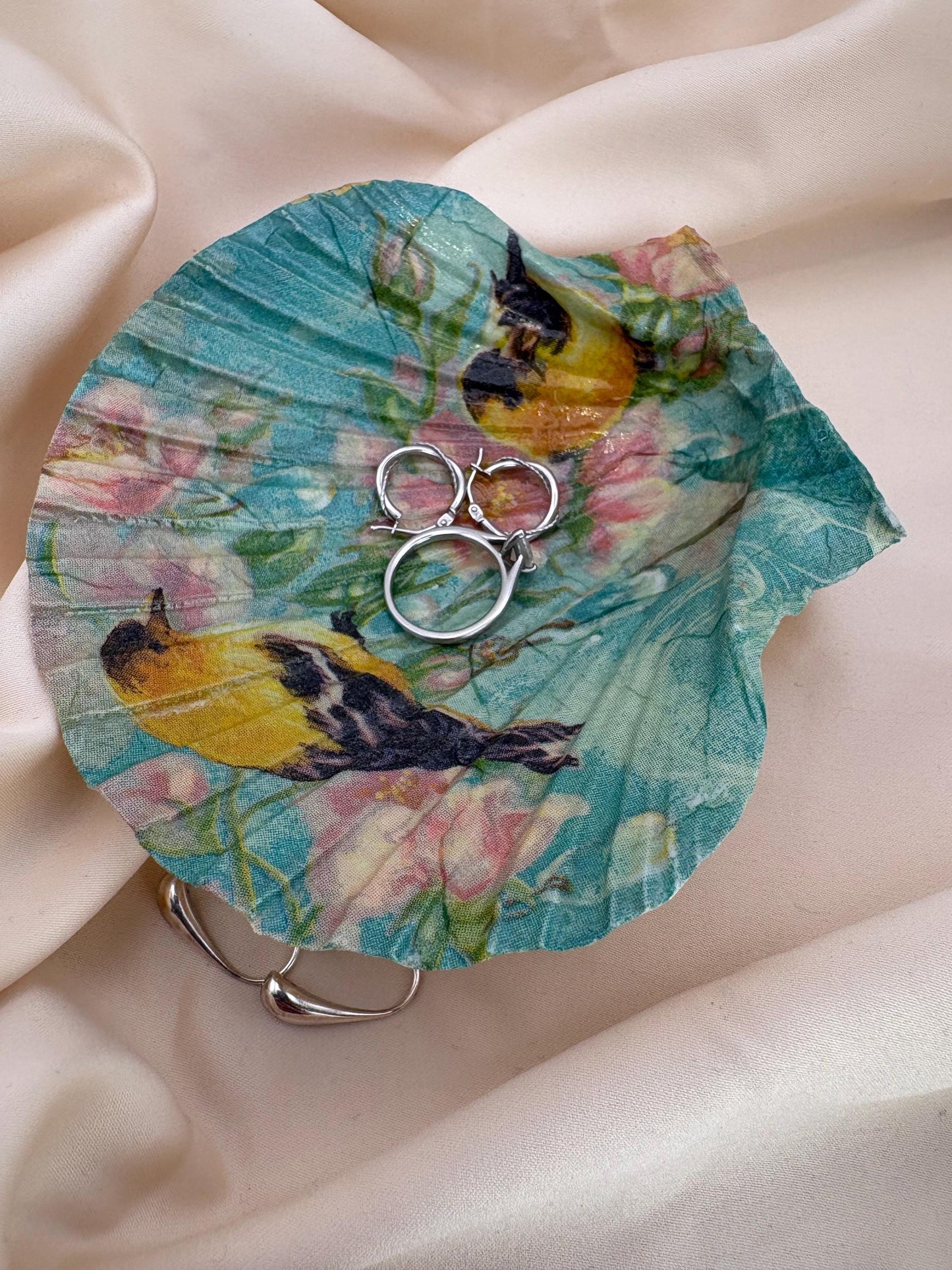 Decoupaged Scallop Shell Ring Dish – Bird Floral Design, Pearl Feet - Bird Lover Gift