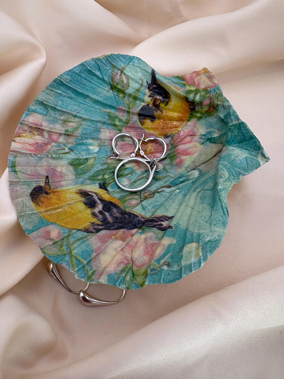 Decoupaged Scallop Shell Ring Dish – Bird Floral Design, Pearl Feet - Bird Lover Gift