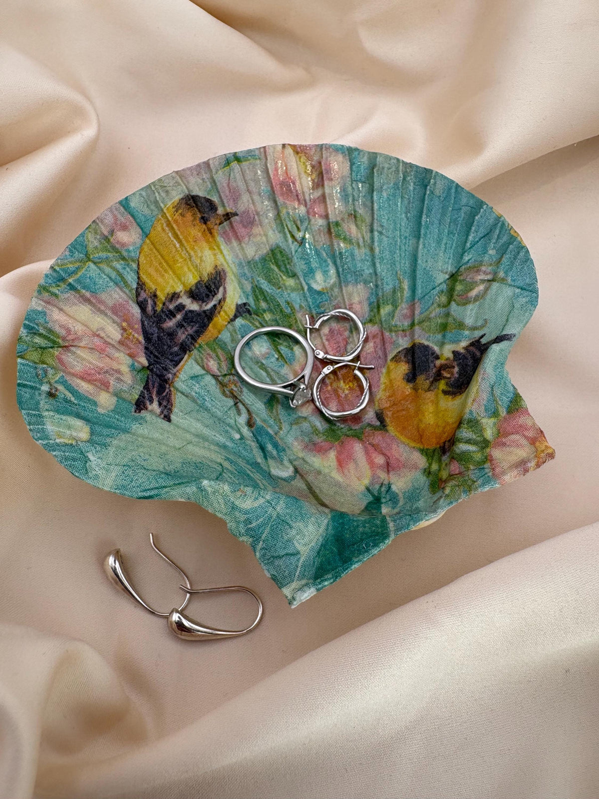Decoupaged Scallop Shell Ring Dish – Bird Floral Design, Pearl Feet - Bird Lover Gift