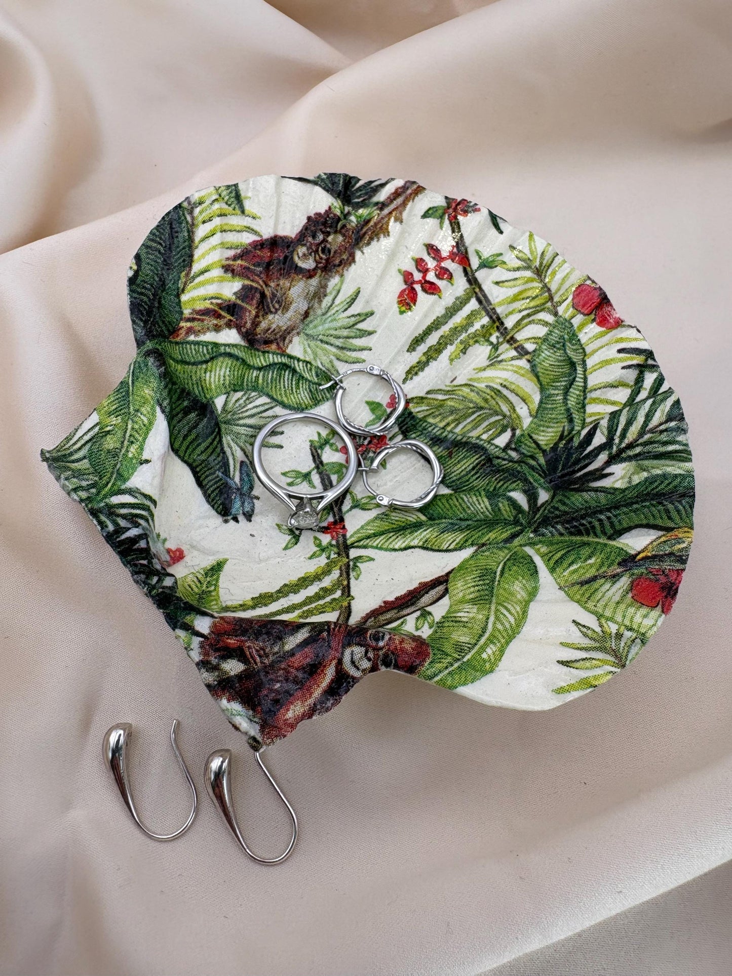 Decoupage Scallop Shell Trinket Dish – Jungle, Orang-Utan, Ring Holder