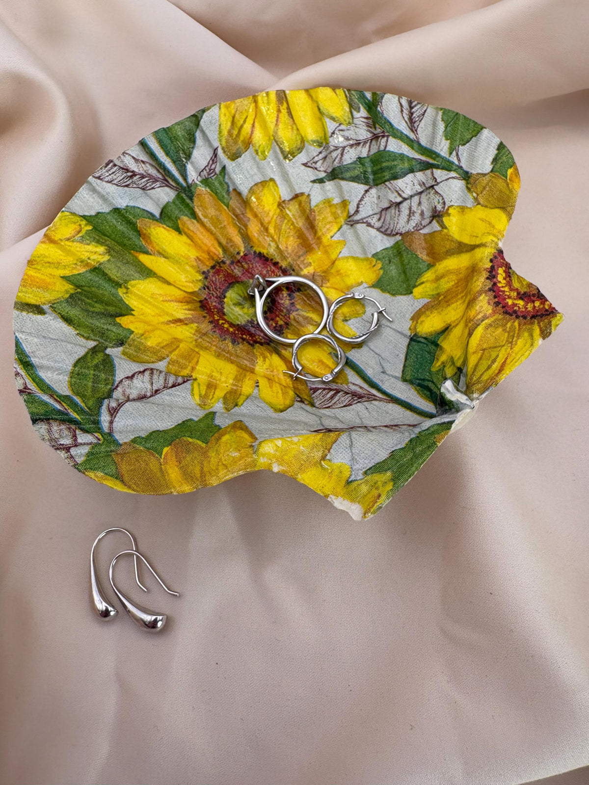 Sunflower Scallop Trinket Shell - Yellow