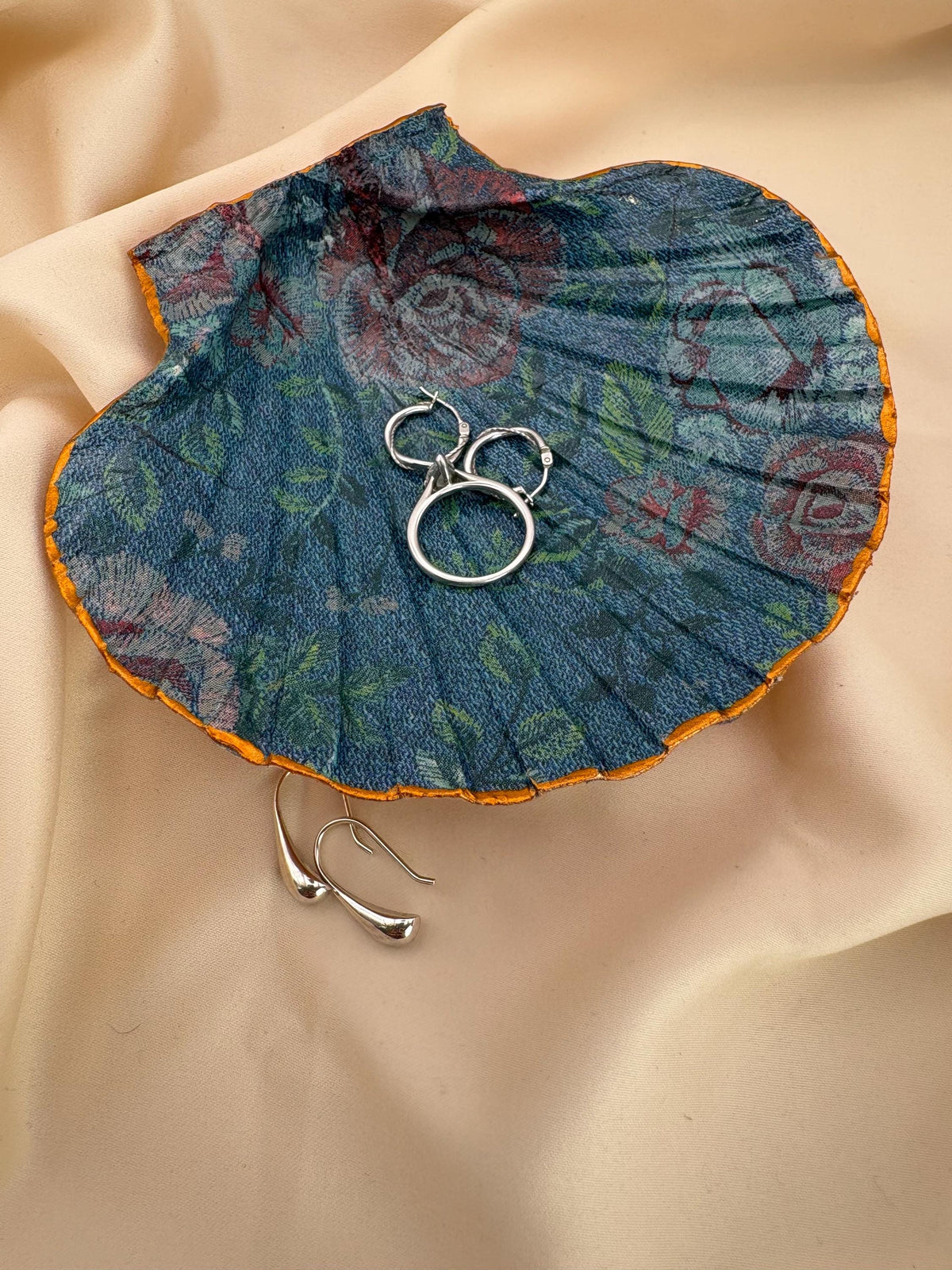 Floral Rose Scallop Trinket Shell - Trinket Dish - Ring Holder