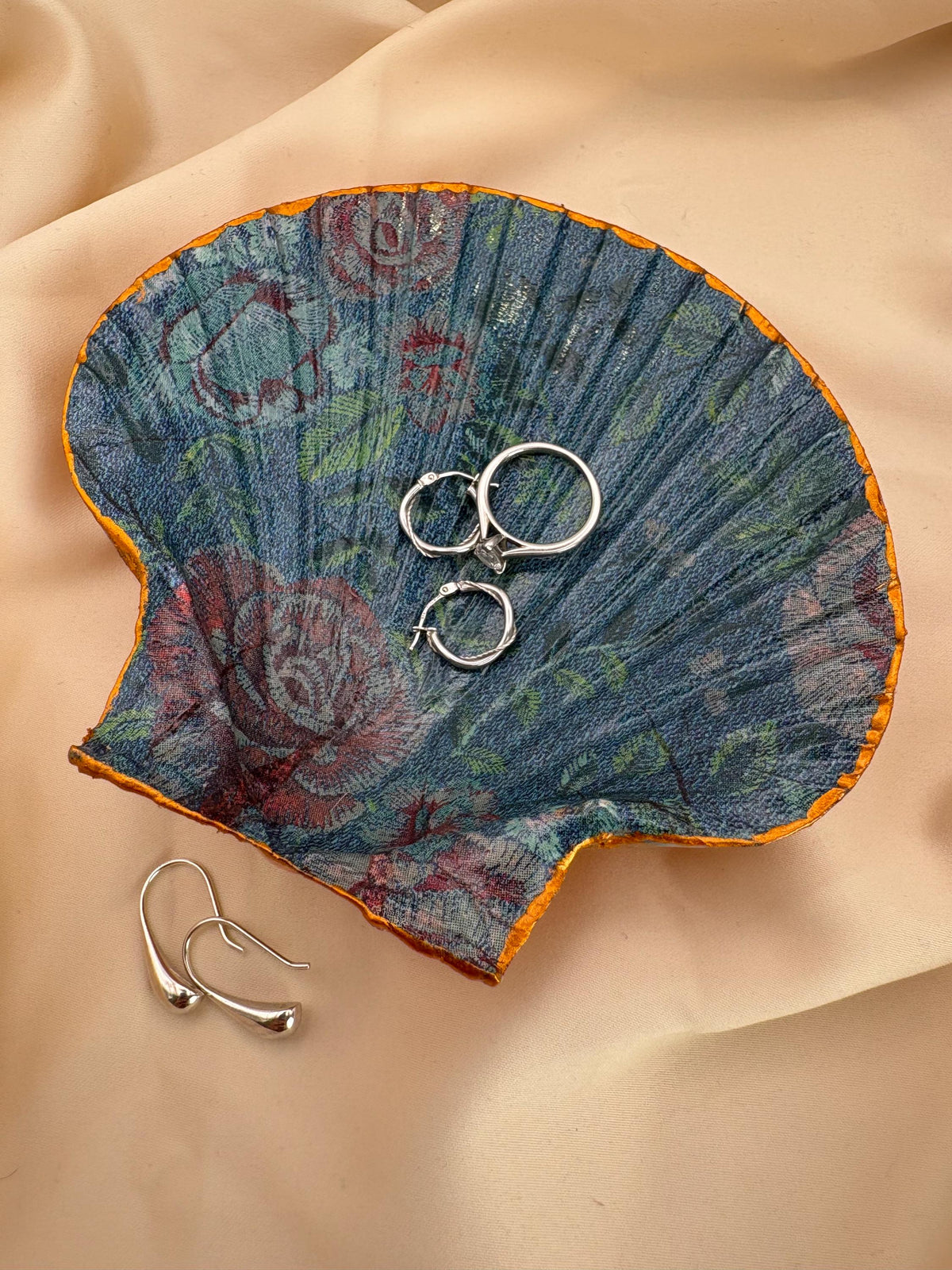 Floral Rose Scallop Trinket Shell - Trinket Dish - Ring Holder