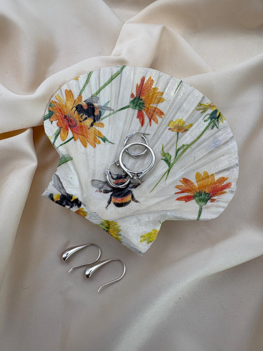 Decoupaged Scallop Shell Ring Dish – Floral Bee Design, Pearl Feet