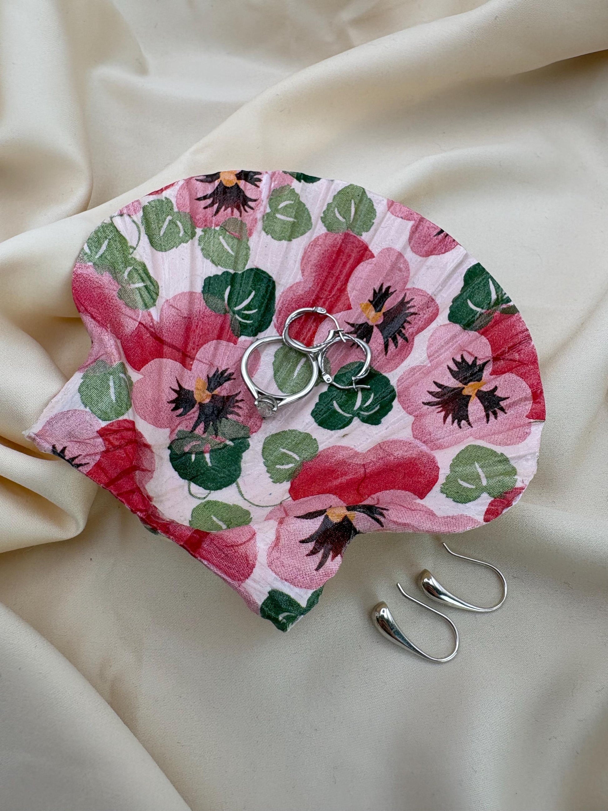 Decoupaged Scallop Shell Ring Dish – Floral Pansy Jewellery Holder