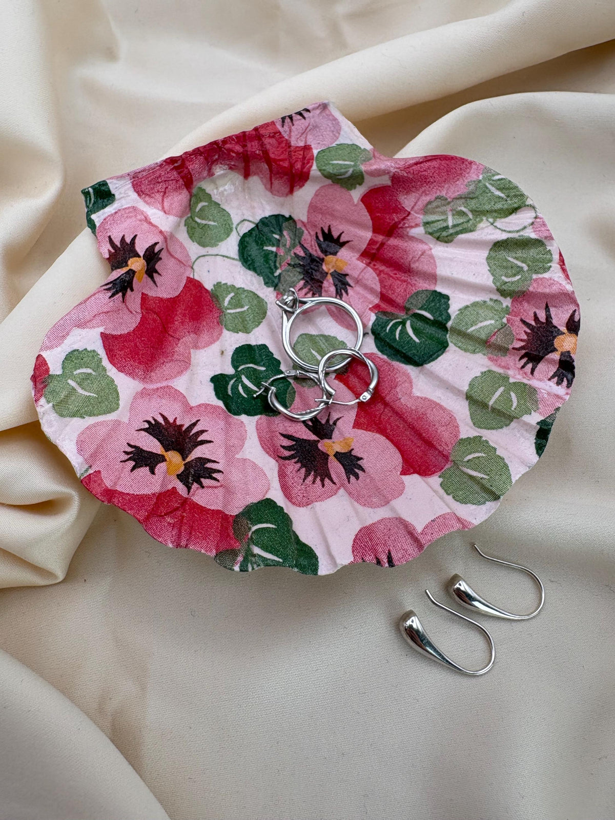 Decoupaged Scallop Shell Ring Dish – Floral Pansy Jewellery Holder