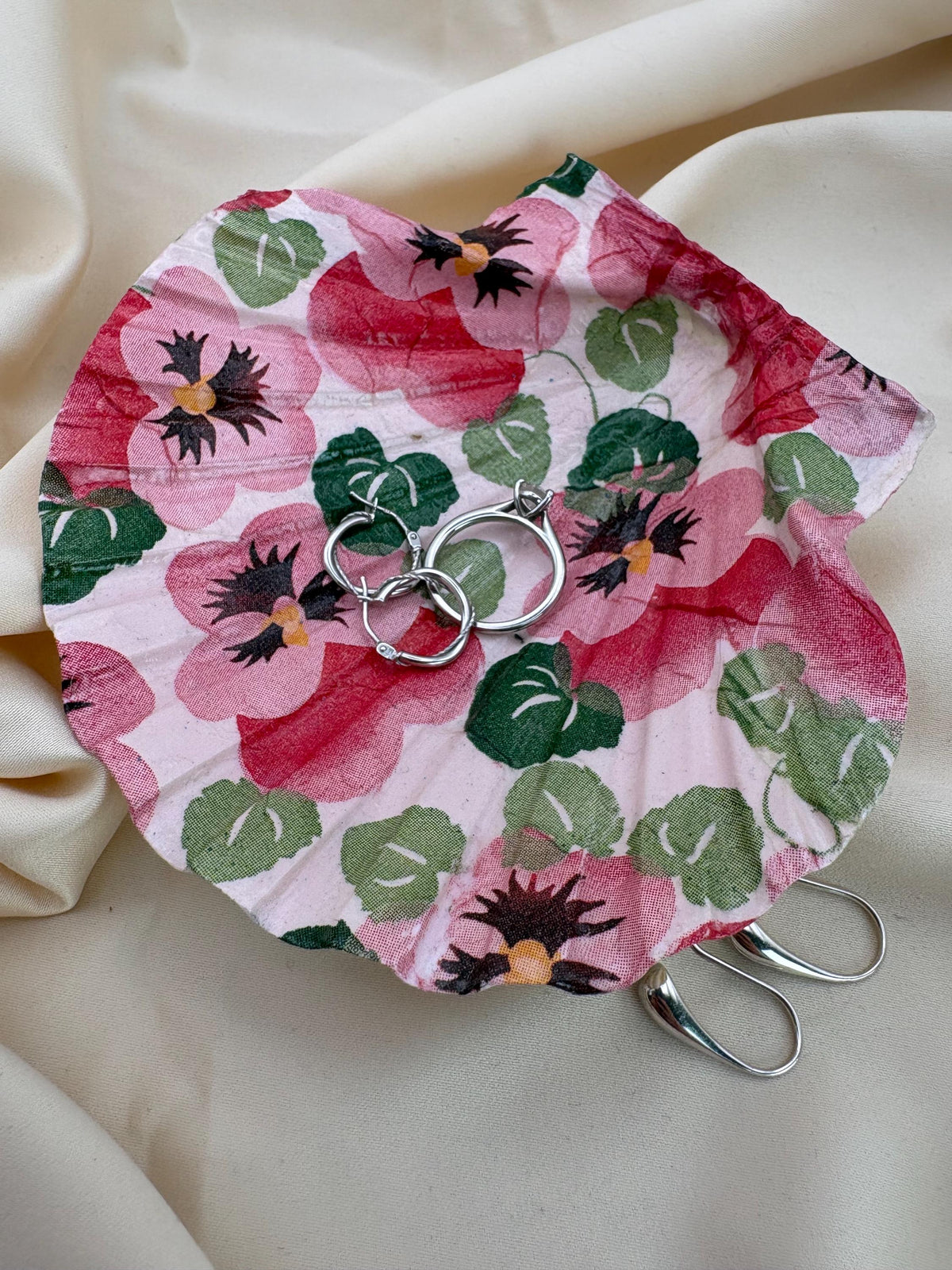 Decoupaged Scallop Shell Ring Dish – Floral Pansy Jewellery Holder