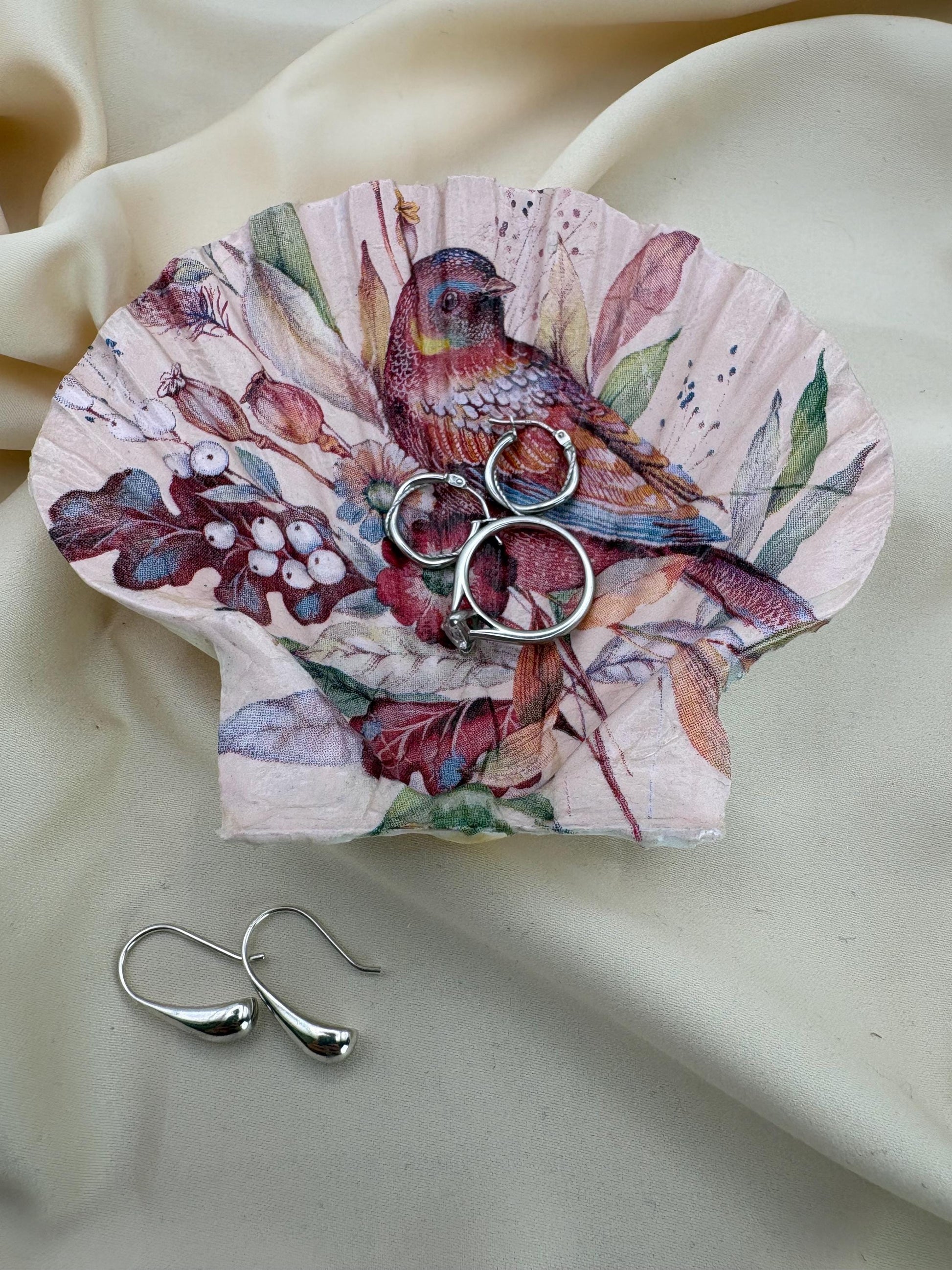 Decoupaged Scallop Shell Ring Dish – Bird Floral Design, Pearl Feet - Bird Lover Gift