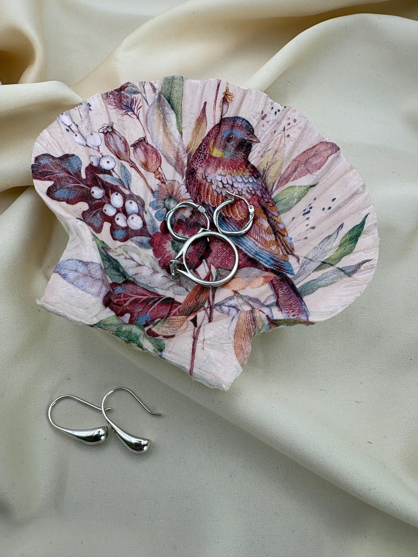 Decoupaged Scallop Shell Ring Dish – Bird Floral Design, Pearl Feet - Bird Lover Gift