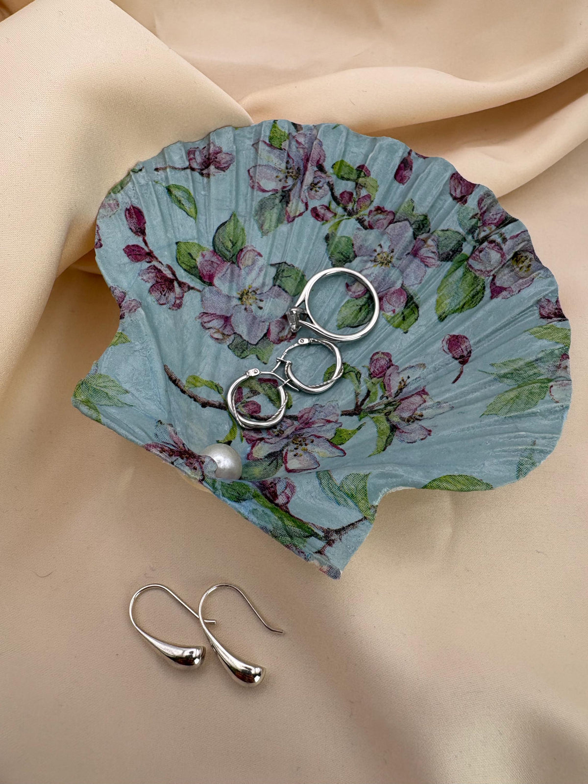 Floral Scallop Trinket Shell Ring Dish - Blue and Pink