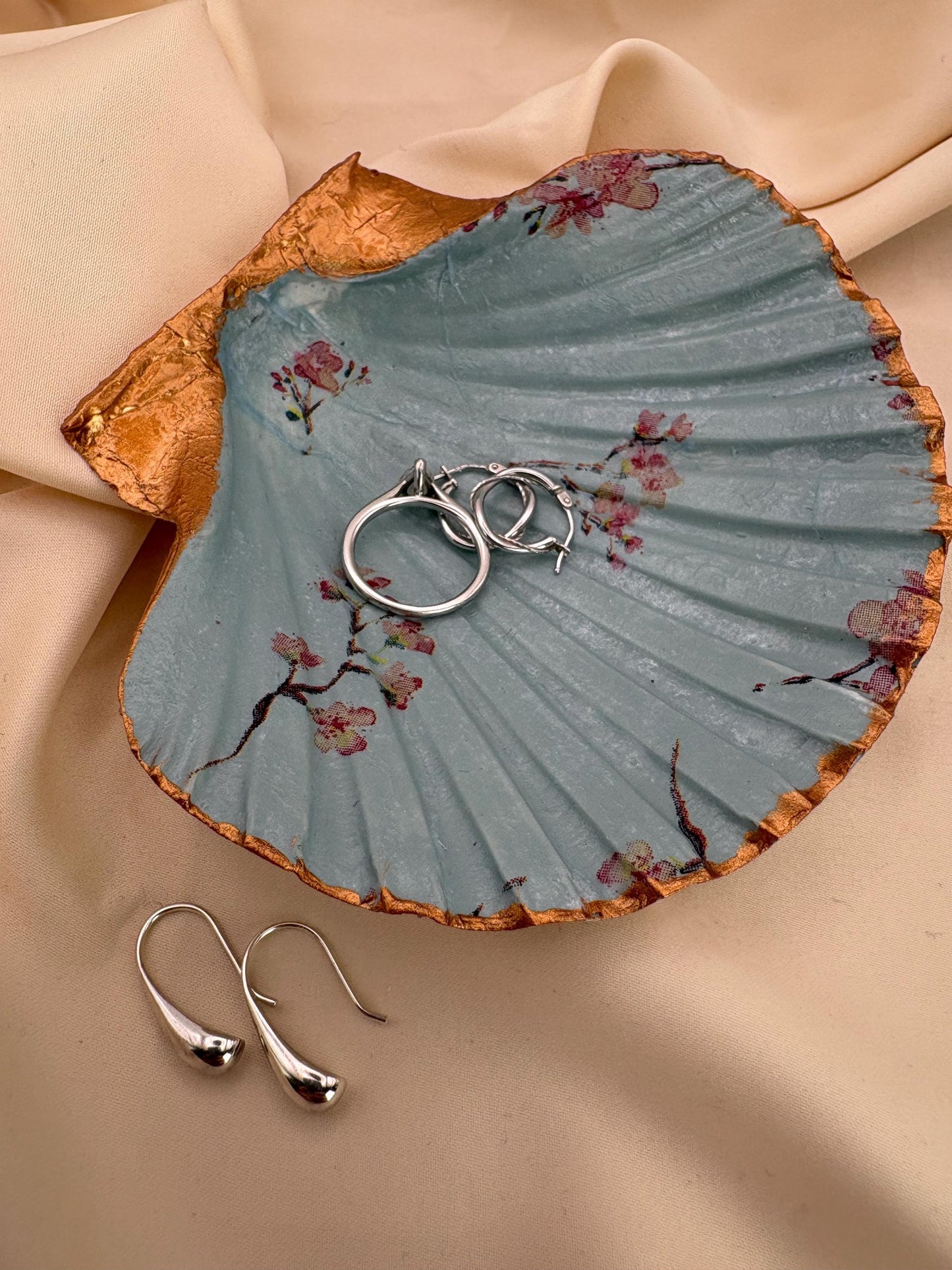 Floral Scallop Trinket Shell Ring Dish - Blue/Gold