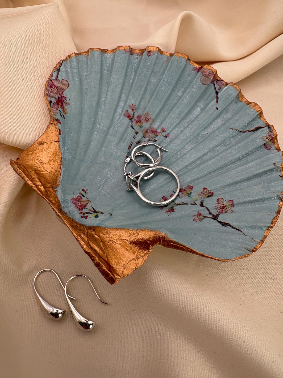 Floral Scallop Trinket Shell Ring Dish - Blue/Gold