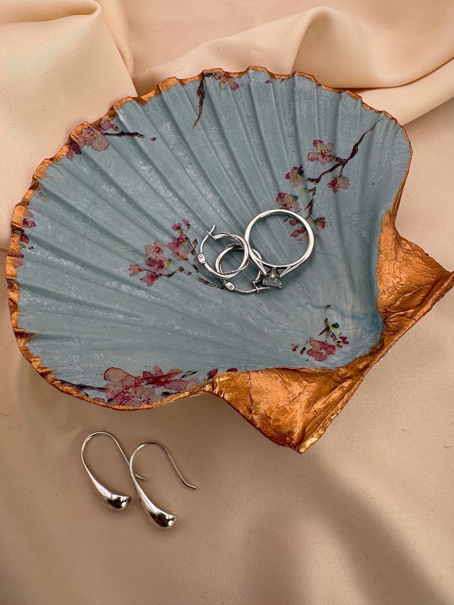 Floral Scallop Trinket Shell Ring Dish - Blue/Gold