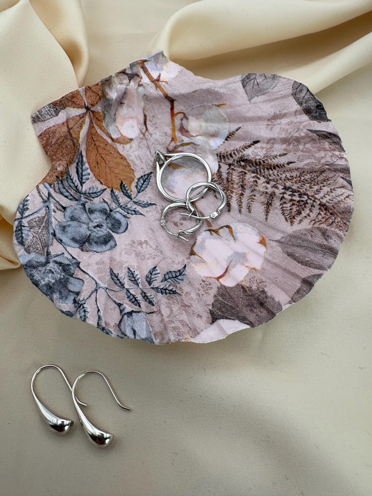 Decoupaged Scallop Shell Ring Dish – Autumn Floral Trinket Holder