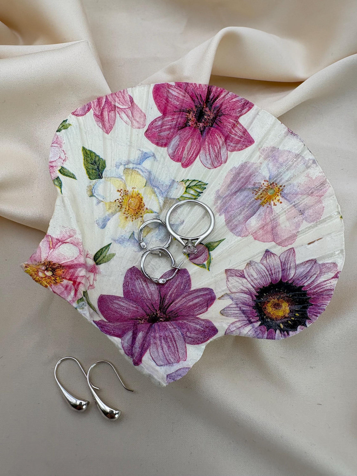 Floral Scallop Trinket Shell Ring Dish - Pink and Cream