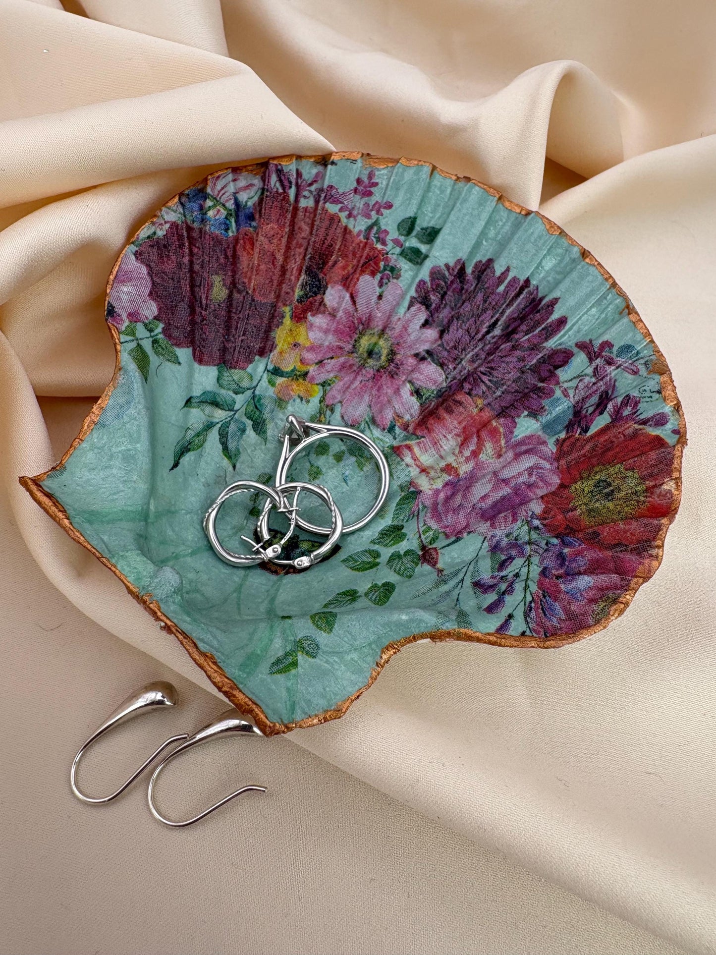 Floral Scallop Trinket Shell Ring Dish - Pale Blue