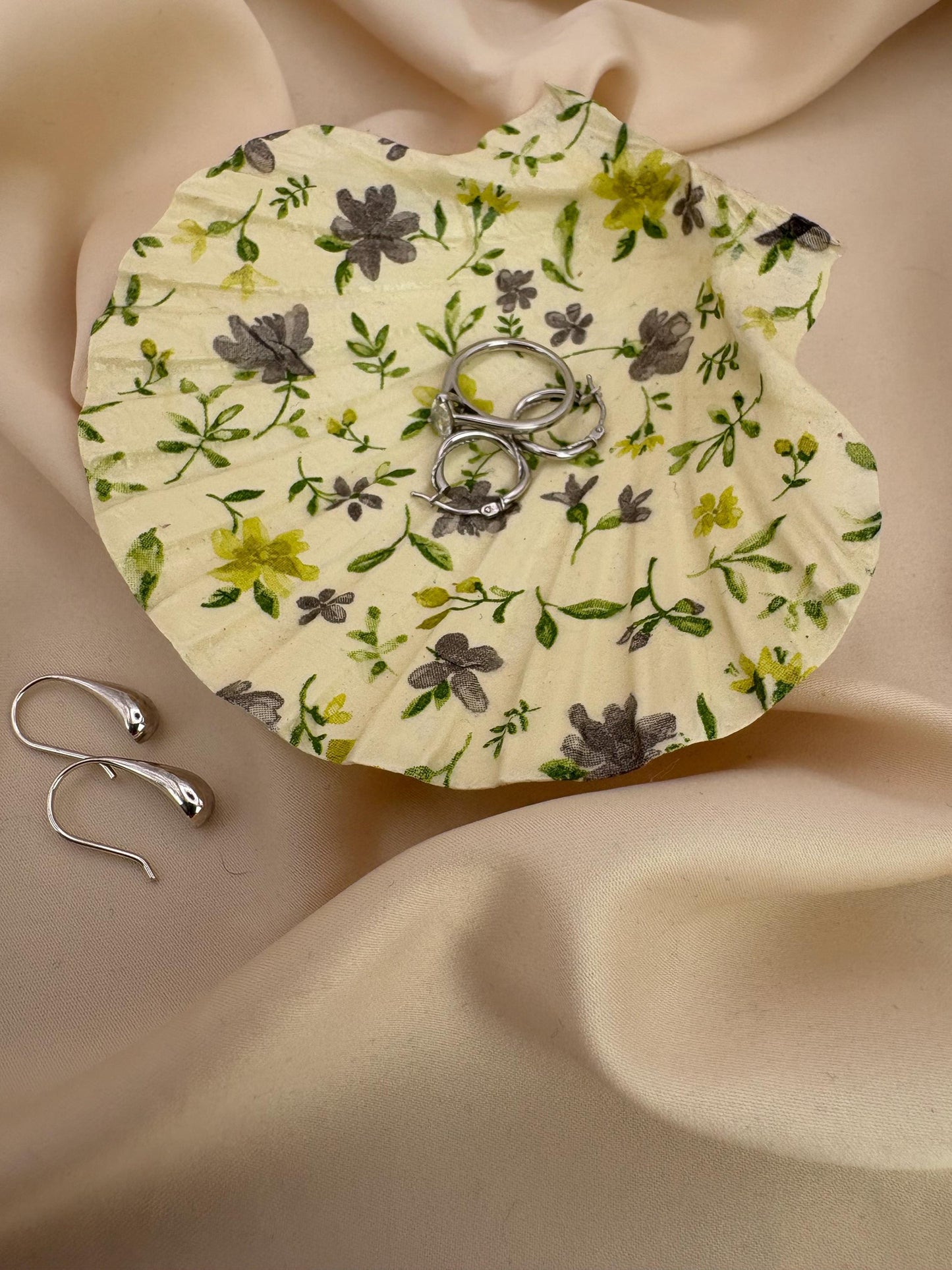 Floral Scallop Trinket Shell Ring Dish - Cream