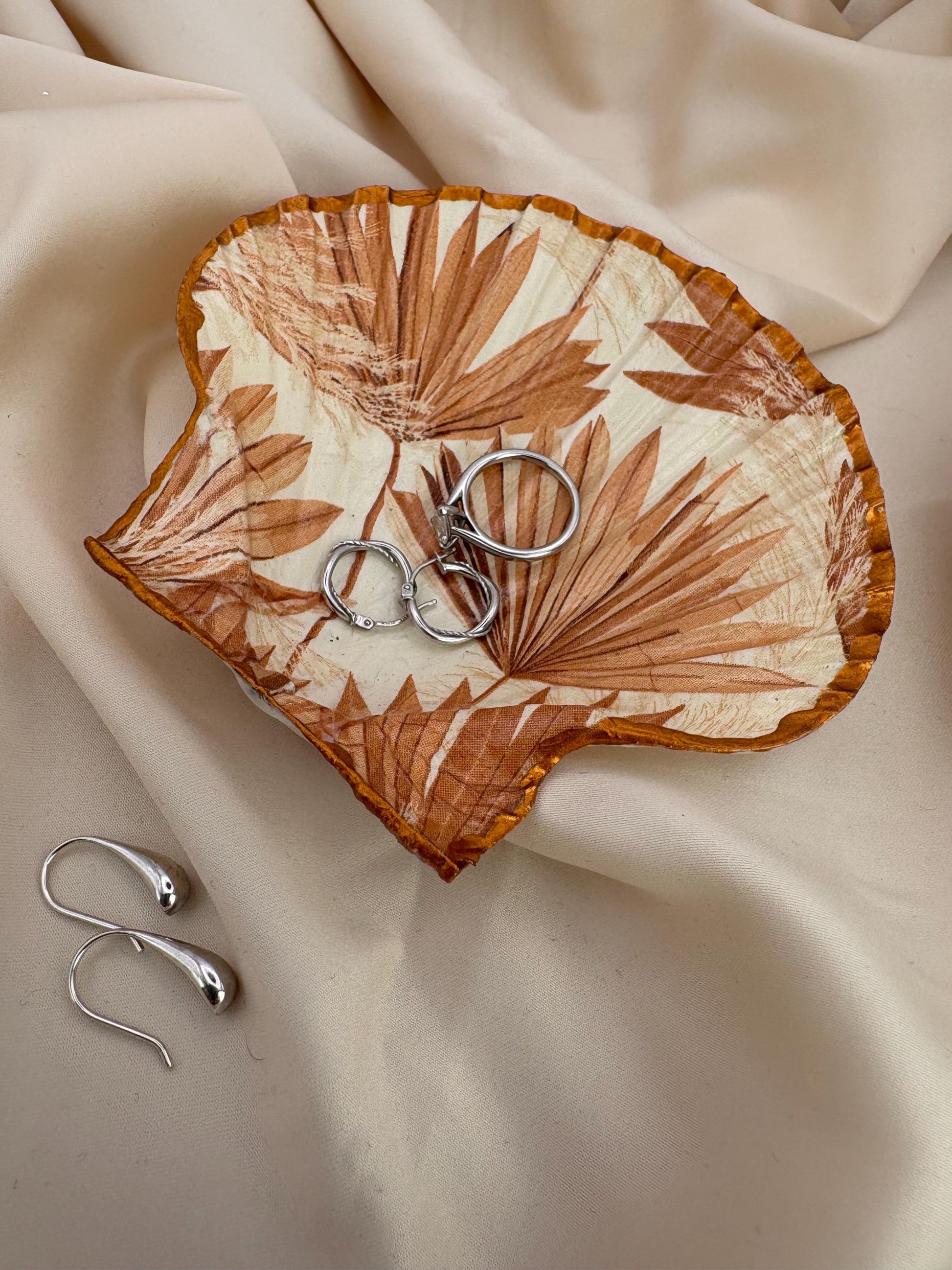 Decoupaged Scallop Shell Ring Dish with Pearl Feet – Botanical Print Trinket Holder