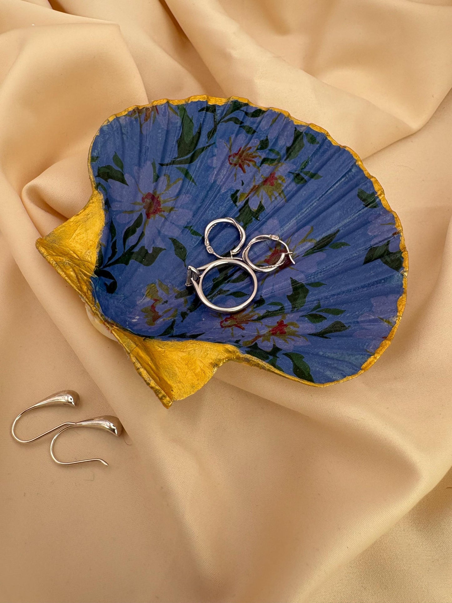 Daisy Scallop Trinket Shell - Blue - Trinket Dish - Ring Holder
