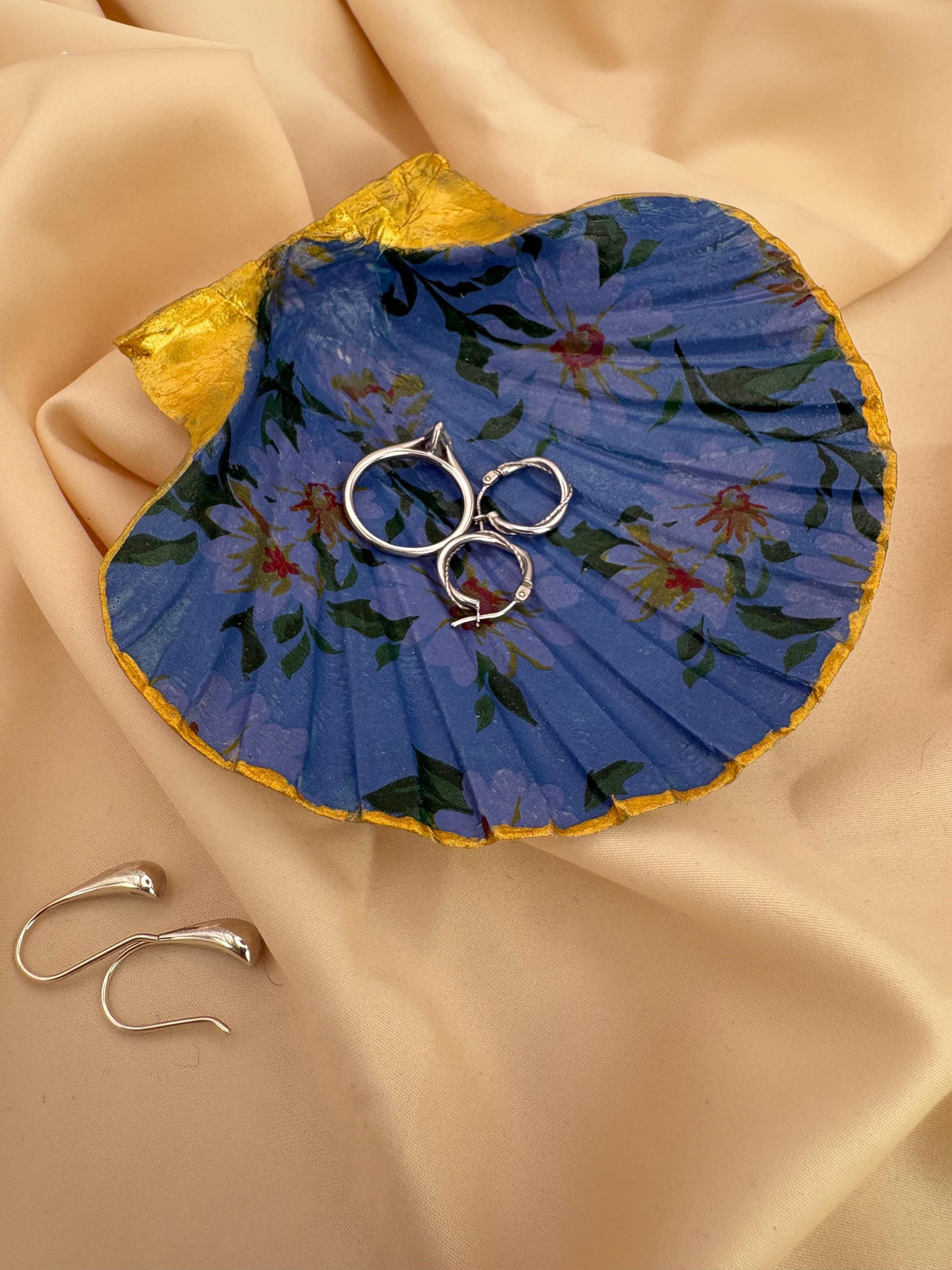 Daisy Scallop Trinket Shell - Blue - Trinket Dish - Ring Holder