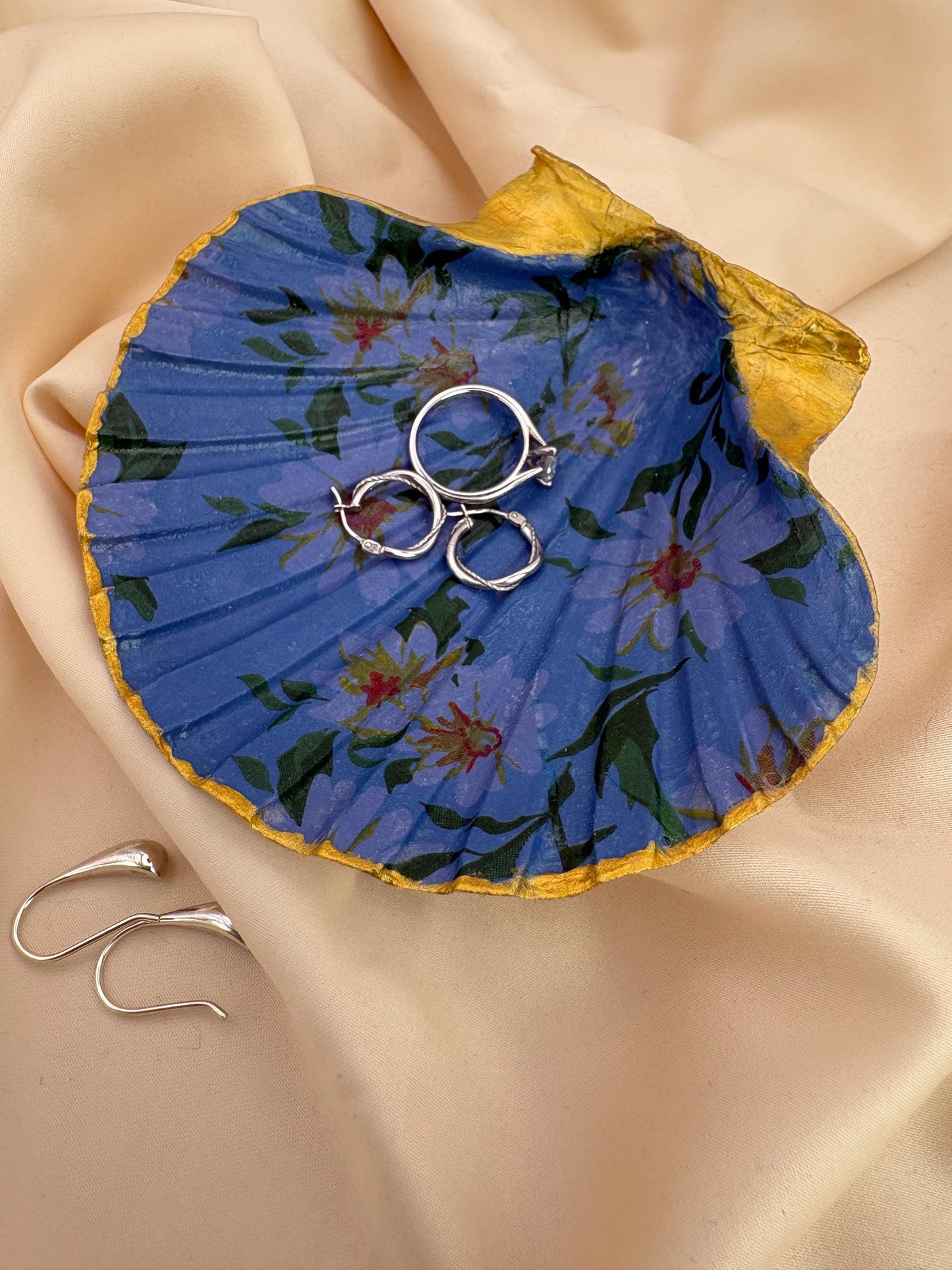 Daisy Scallop Trinket Shell - Blue - Trinket Dish - Ring Holder