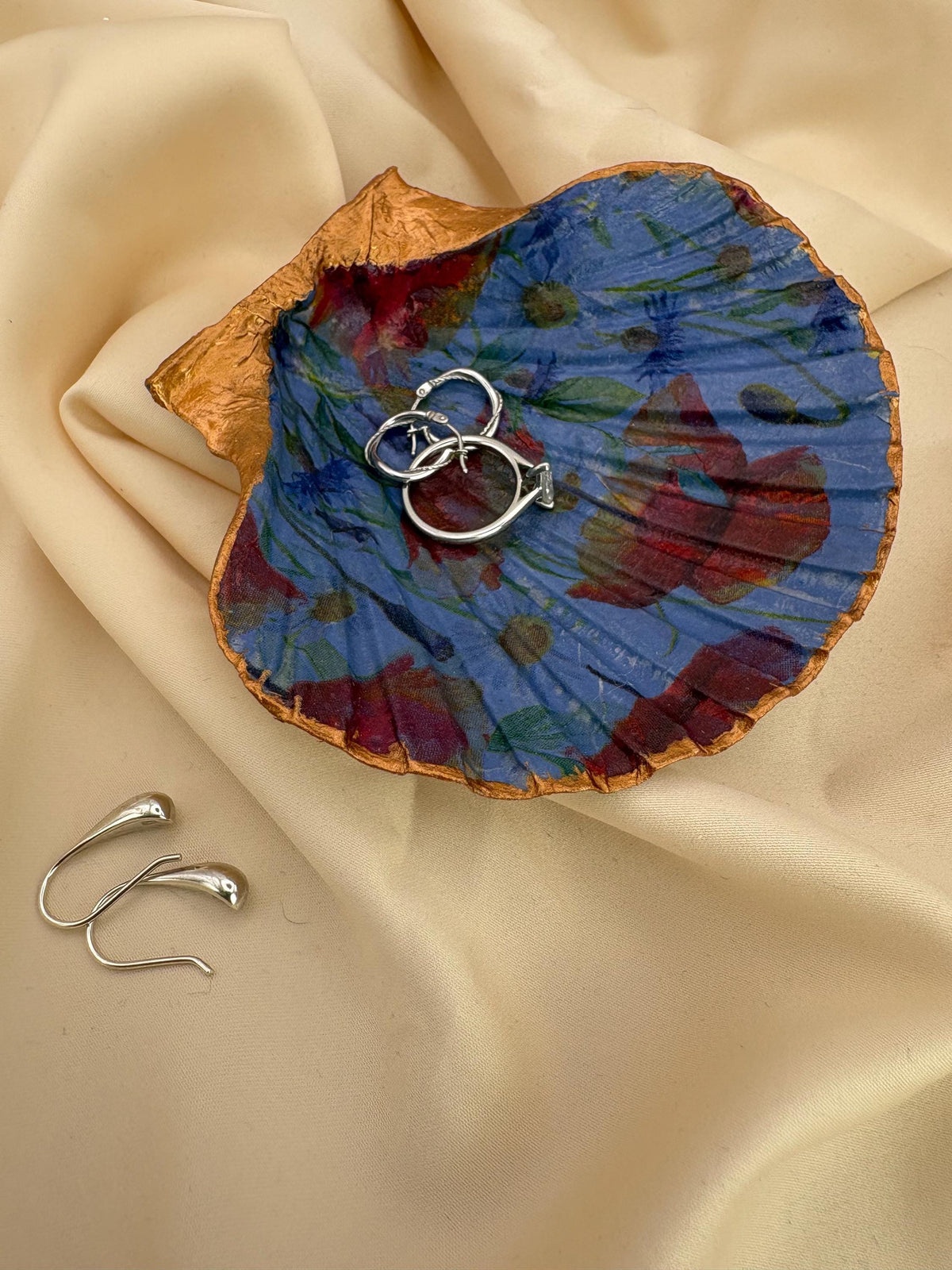 Floral Scallop Trinket Shell Ring Dish - Dark Blue and Gold