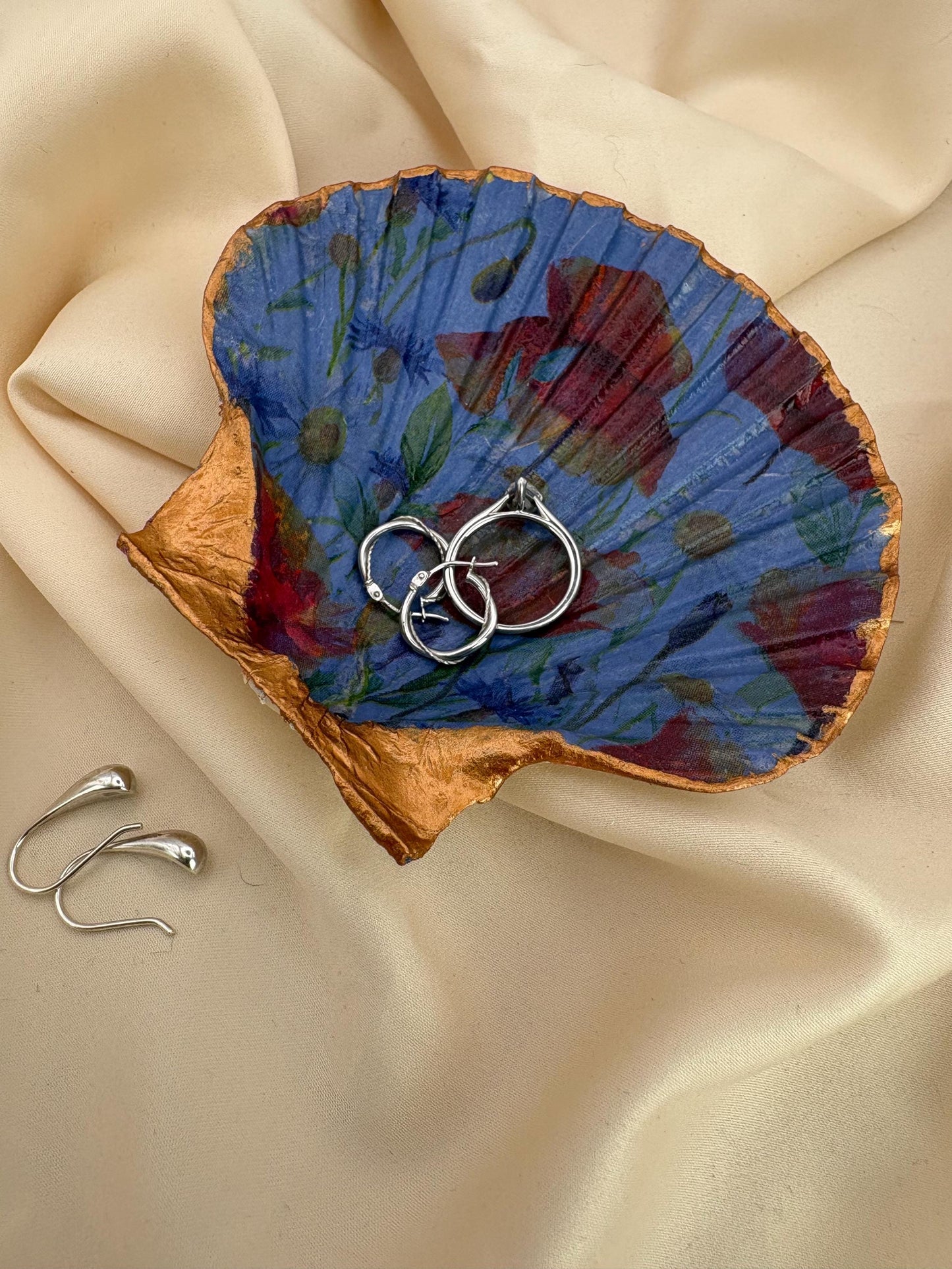 Floral Scallop Trinket Shell Ring Dish - Dark Blue and Gold