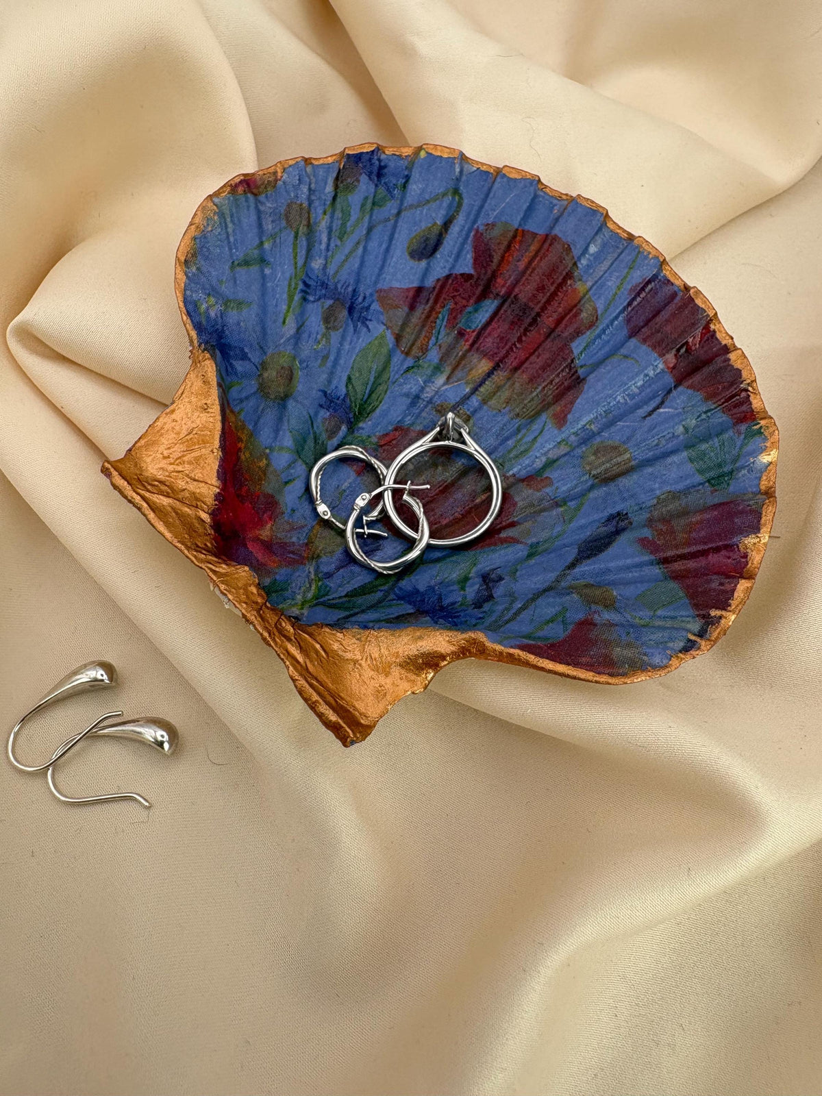 Floral Scallop Trinket Shell Ring Dish - Dark Blue and Gold
