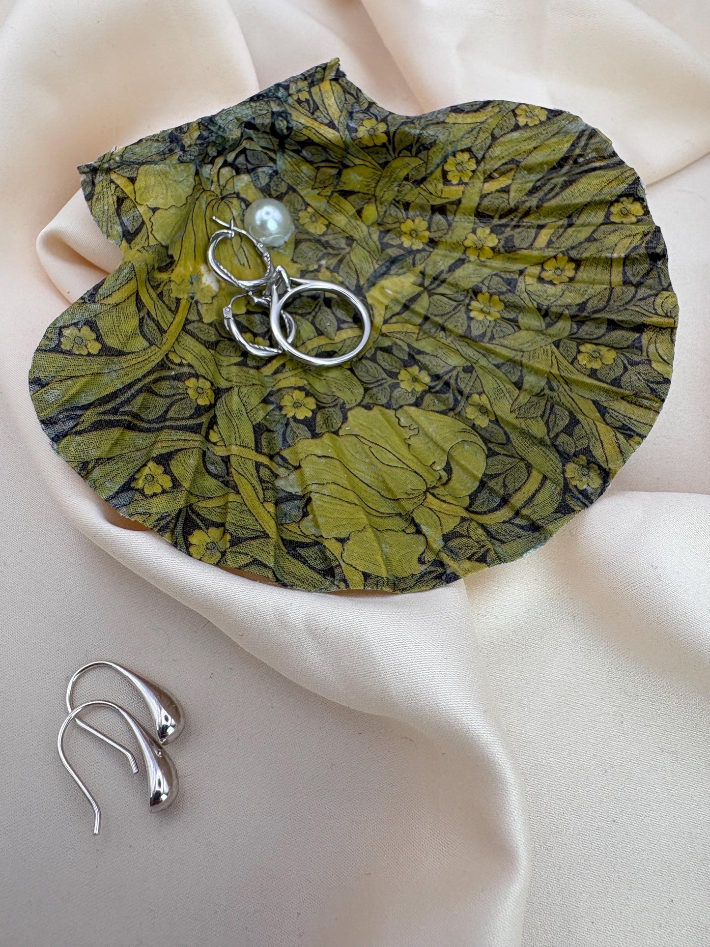 Floral Scallop Trinket Shell Ring Dish - Khaki